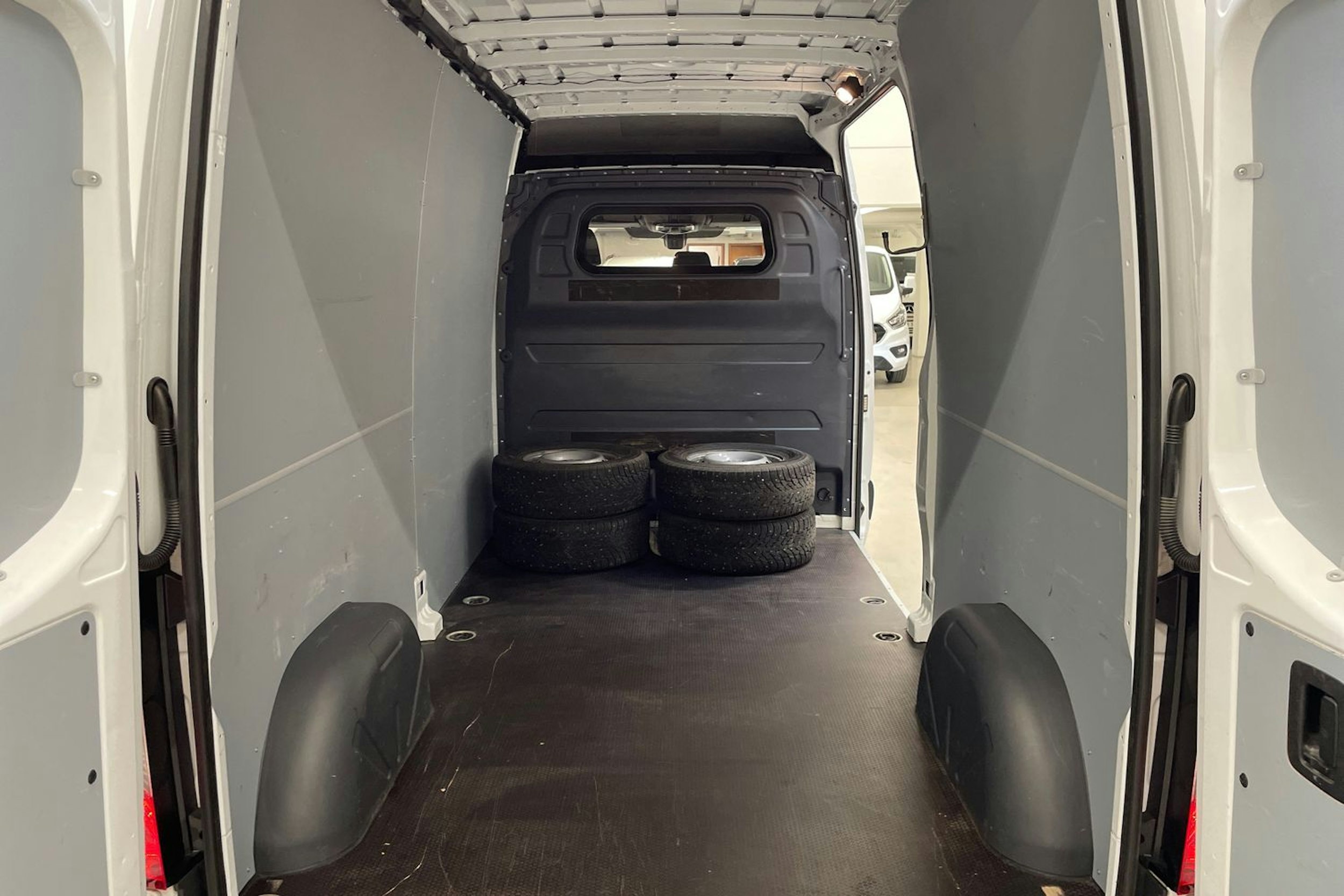 valkoinen Mercedes-Benz Sprinter 2021 kuva 15.