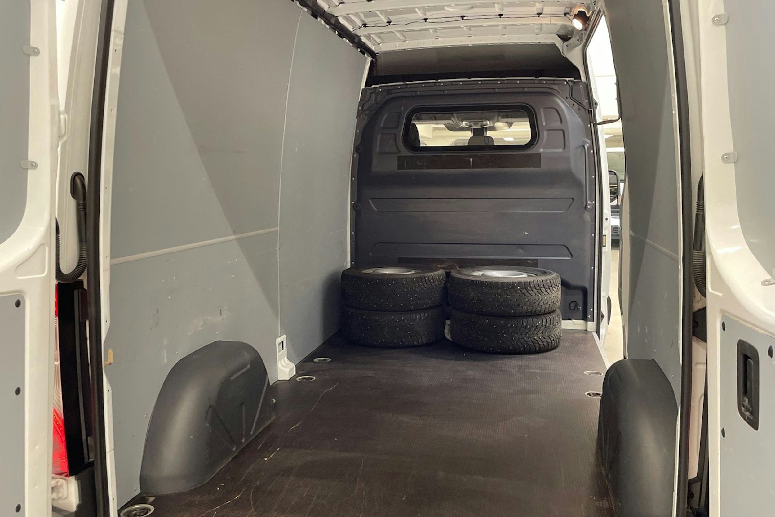 valkoinen Mercedes-Benz Sprinter 2021 kuva 16.