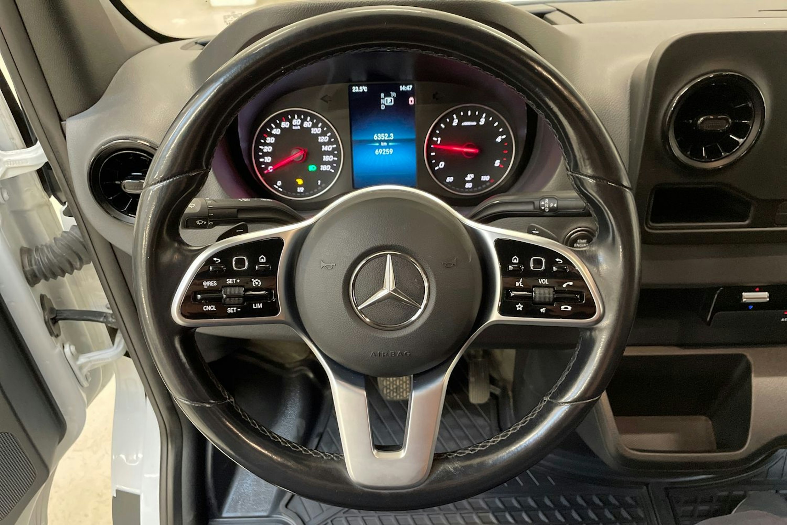 valkoinen Mercedes-Benz Sprinter 2021 kuva 17.
