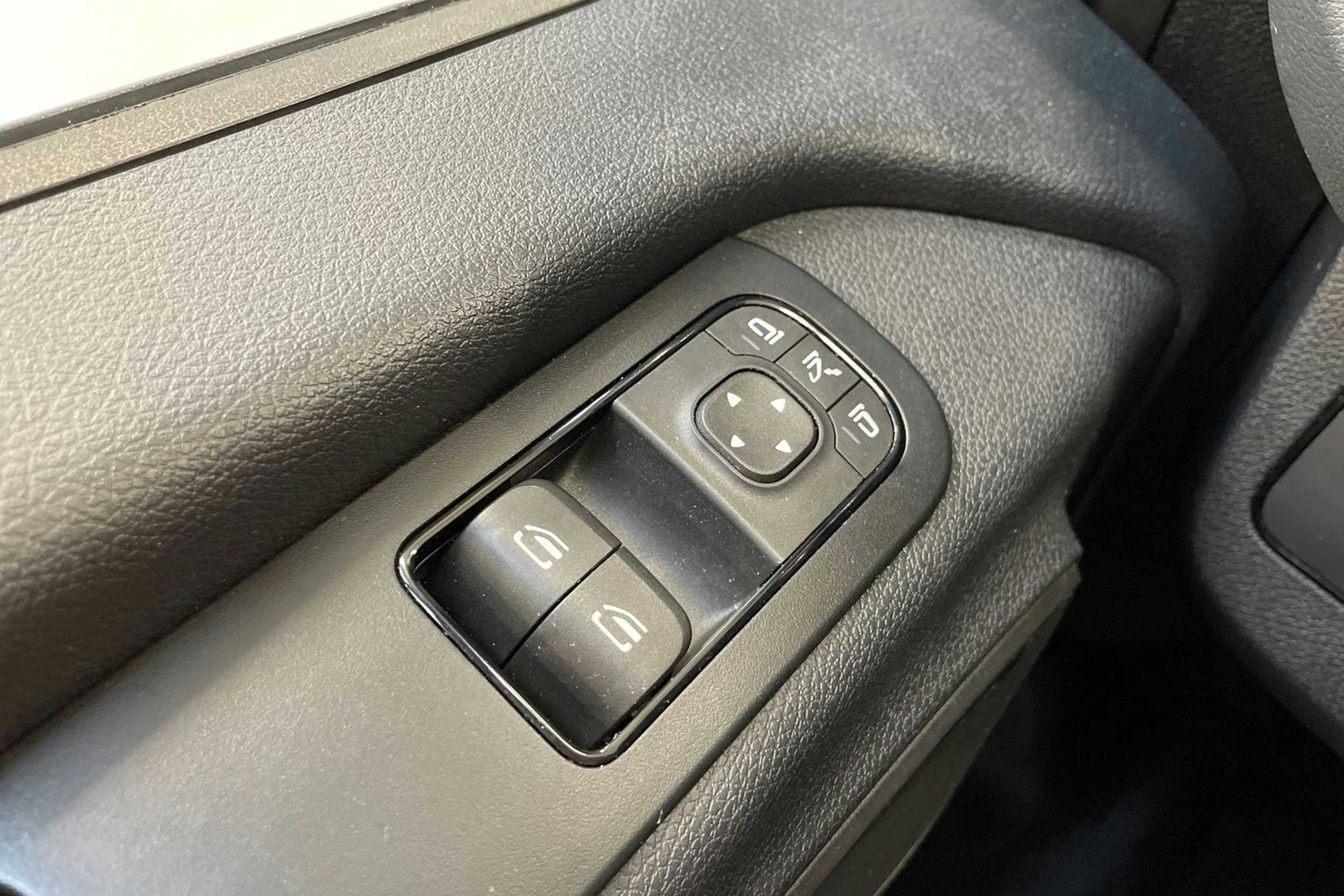 valkoinen Mercedes-Benz Sprinter 2021 kuva 28.