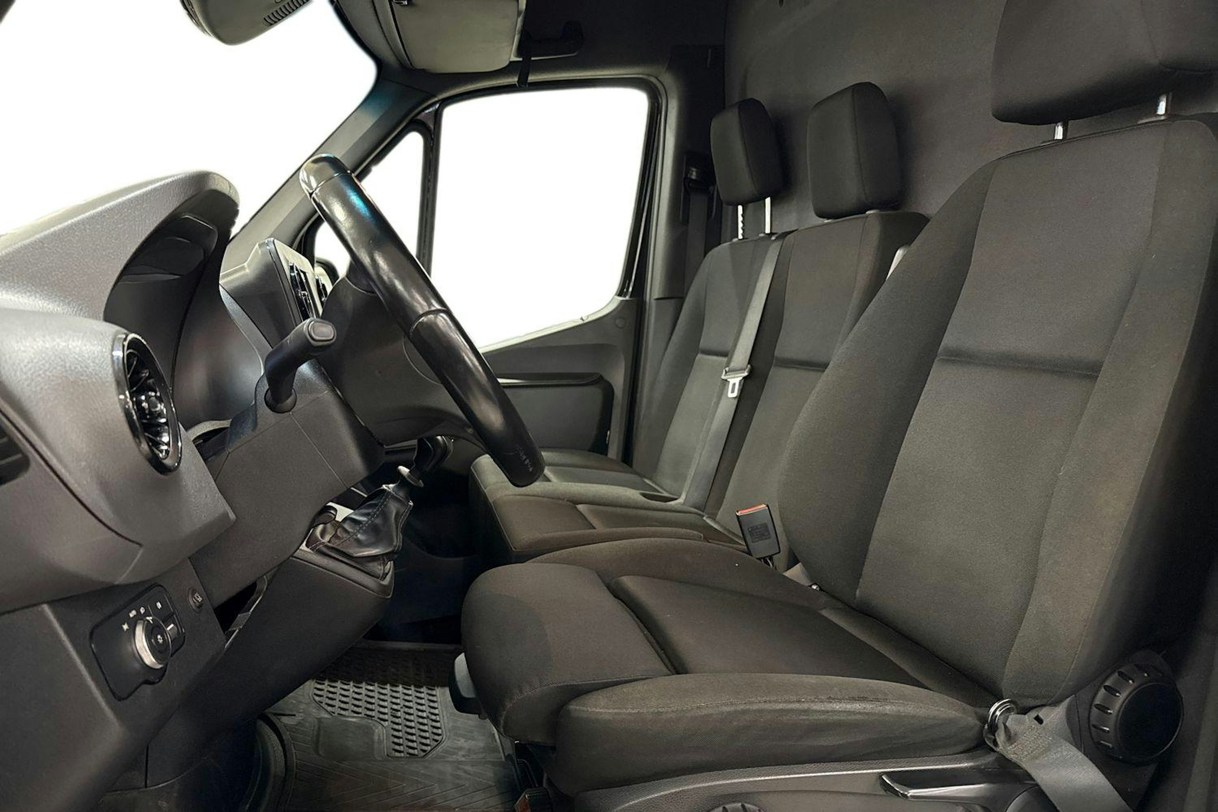 musta Mercedes-Benz Sprinter 2021 kuva 7.