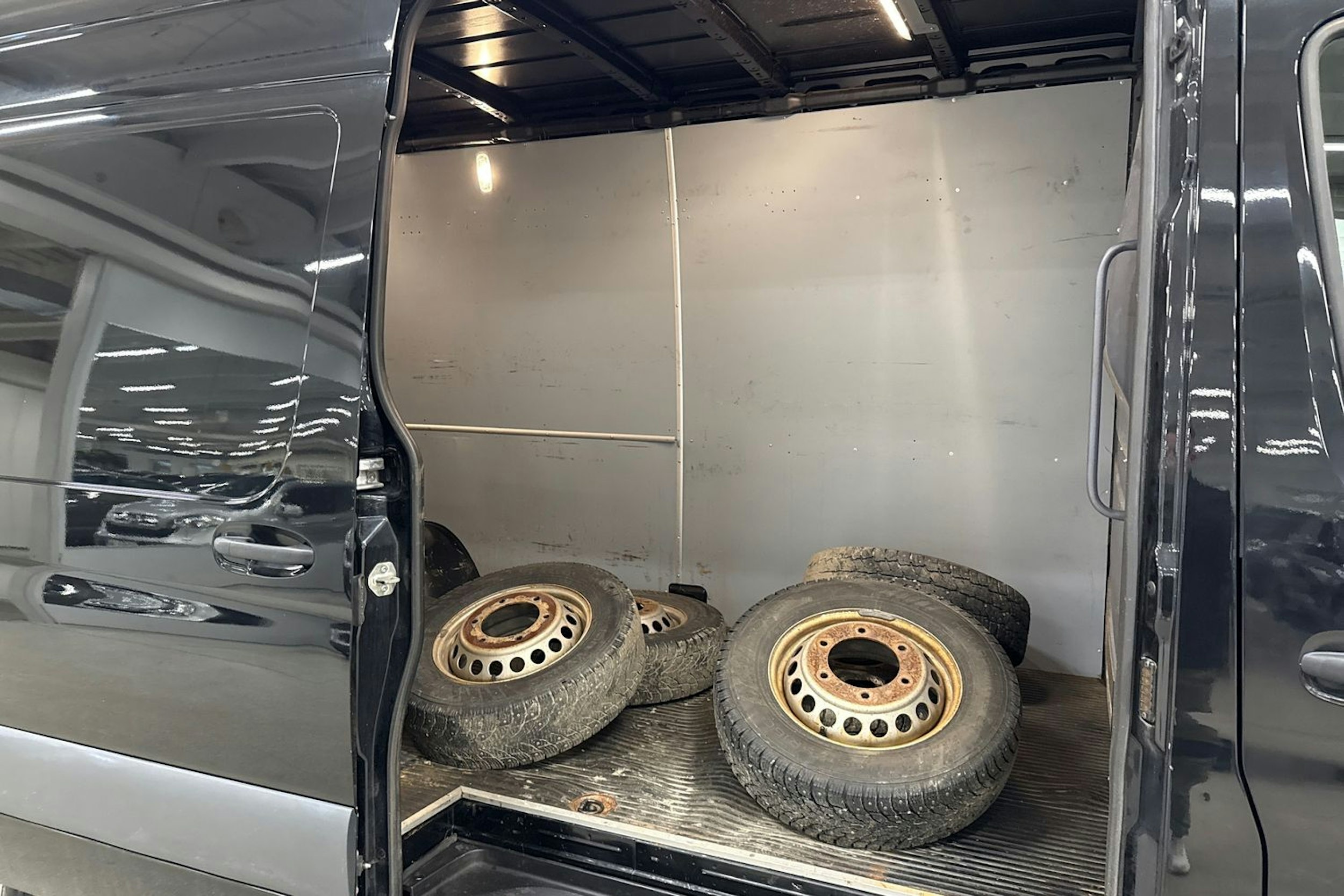 musta Mercedes-Benz Sprinter 2021 kuva 13.