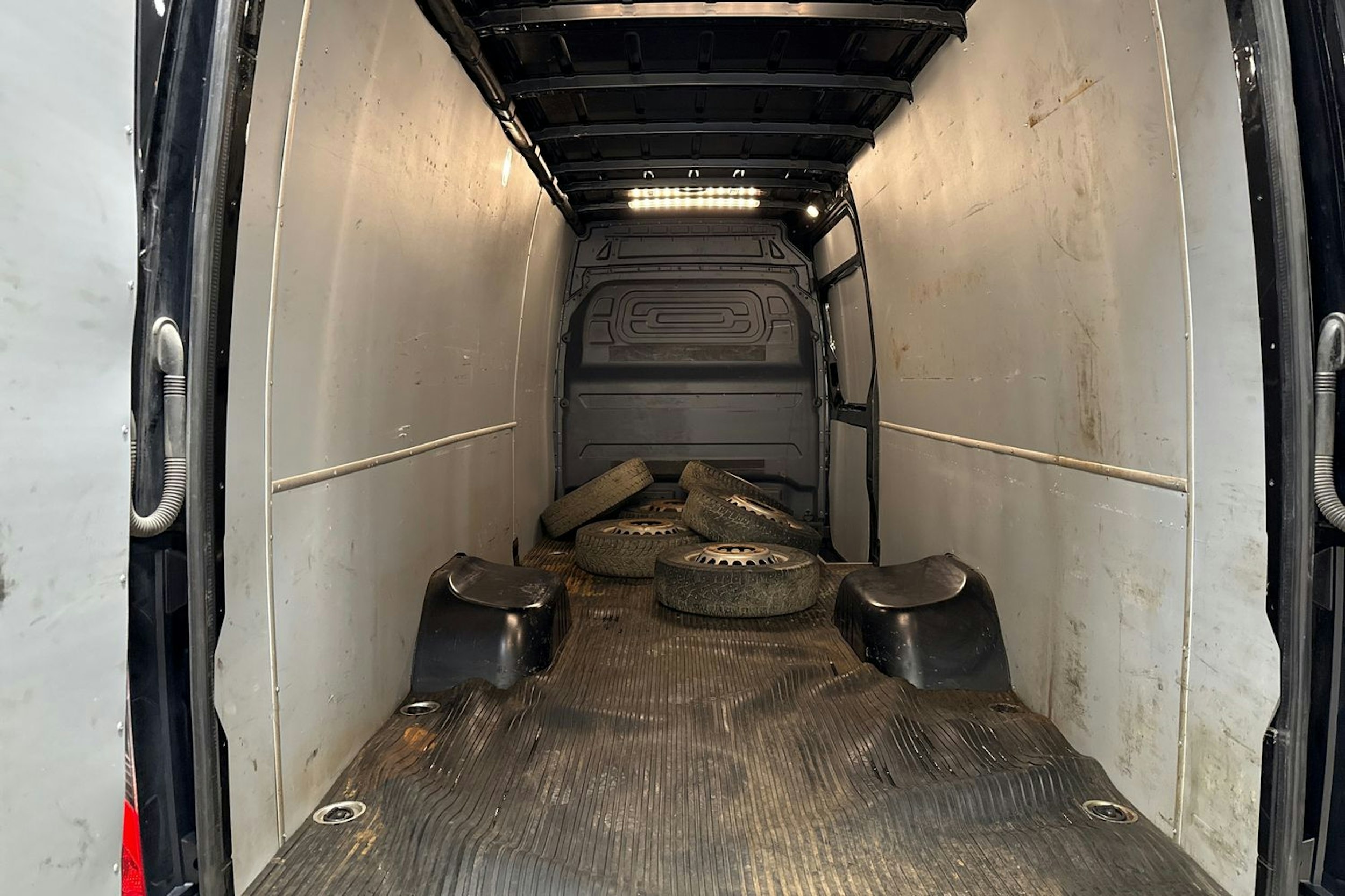 musta Mercedes-Benz Sprinter 2021 kuva 14.