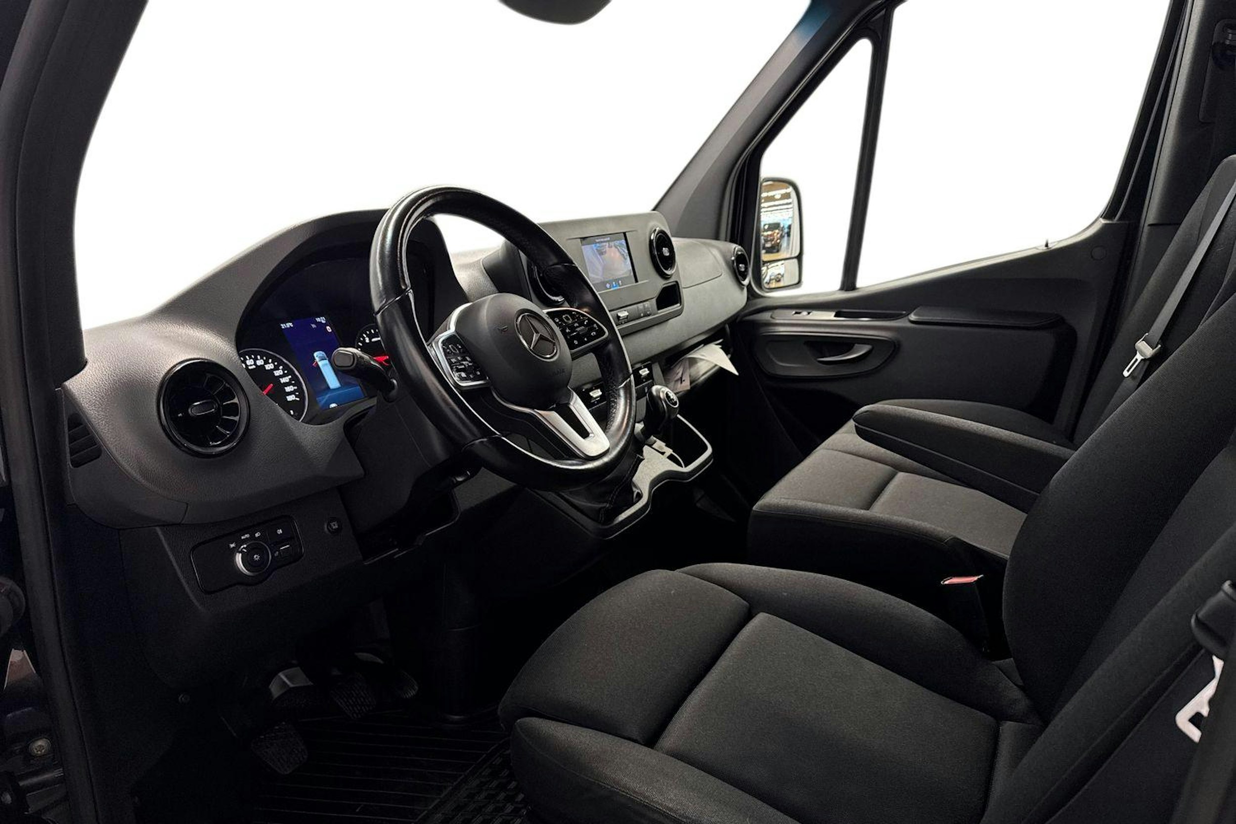musta Mercedes-Benz Sprinter 2021 kuva 7.