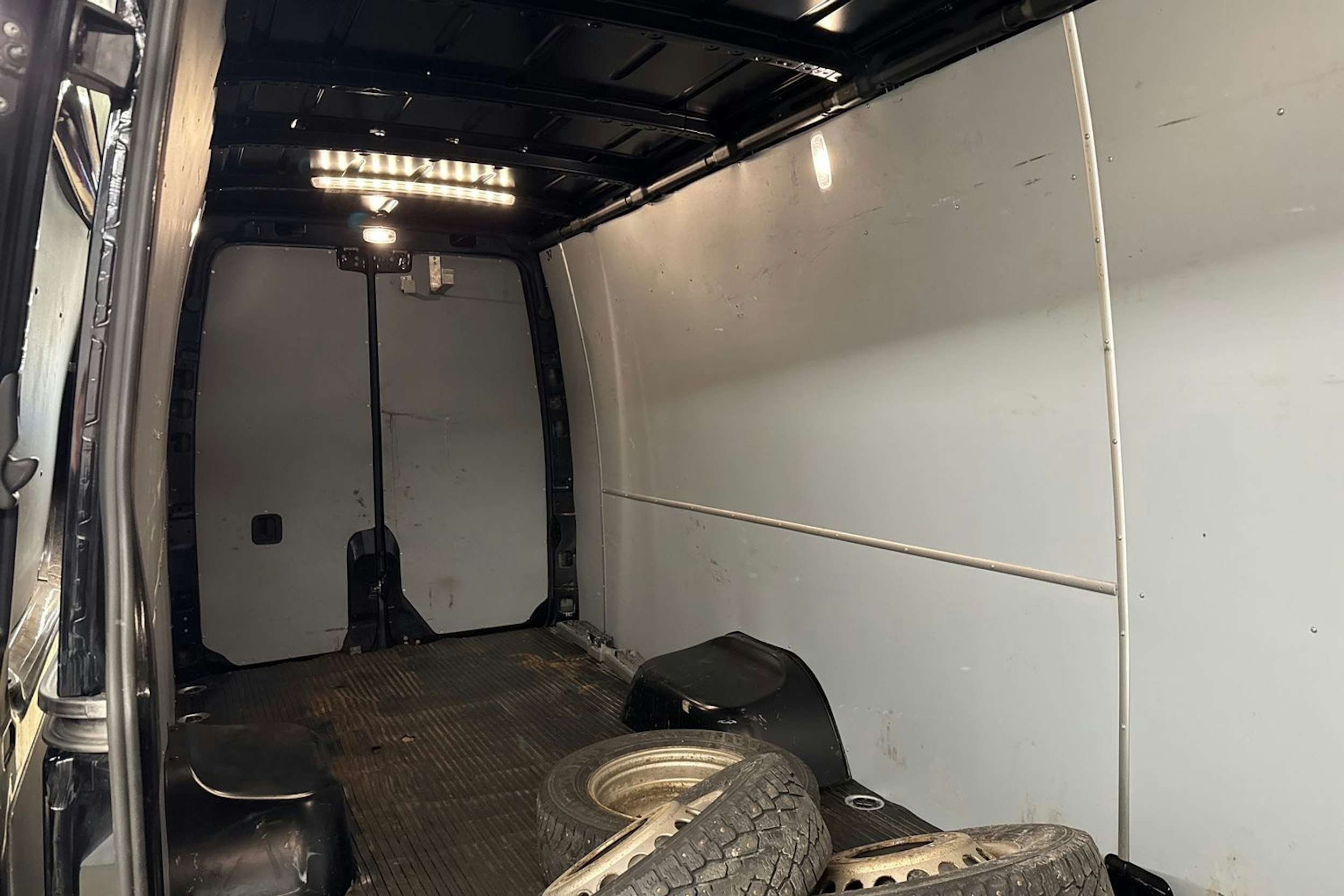 musta Mercedes-Benz Sprinter 2021 kuva 27.