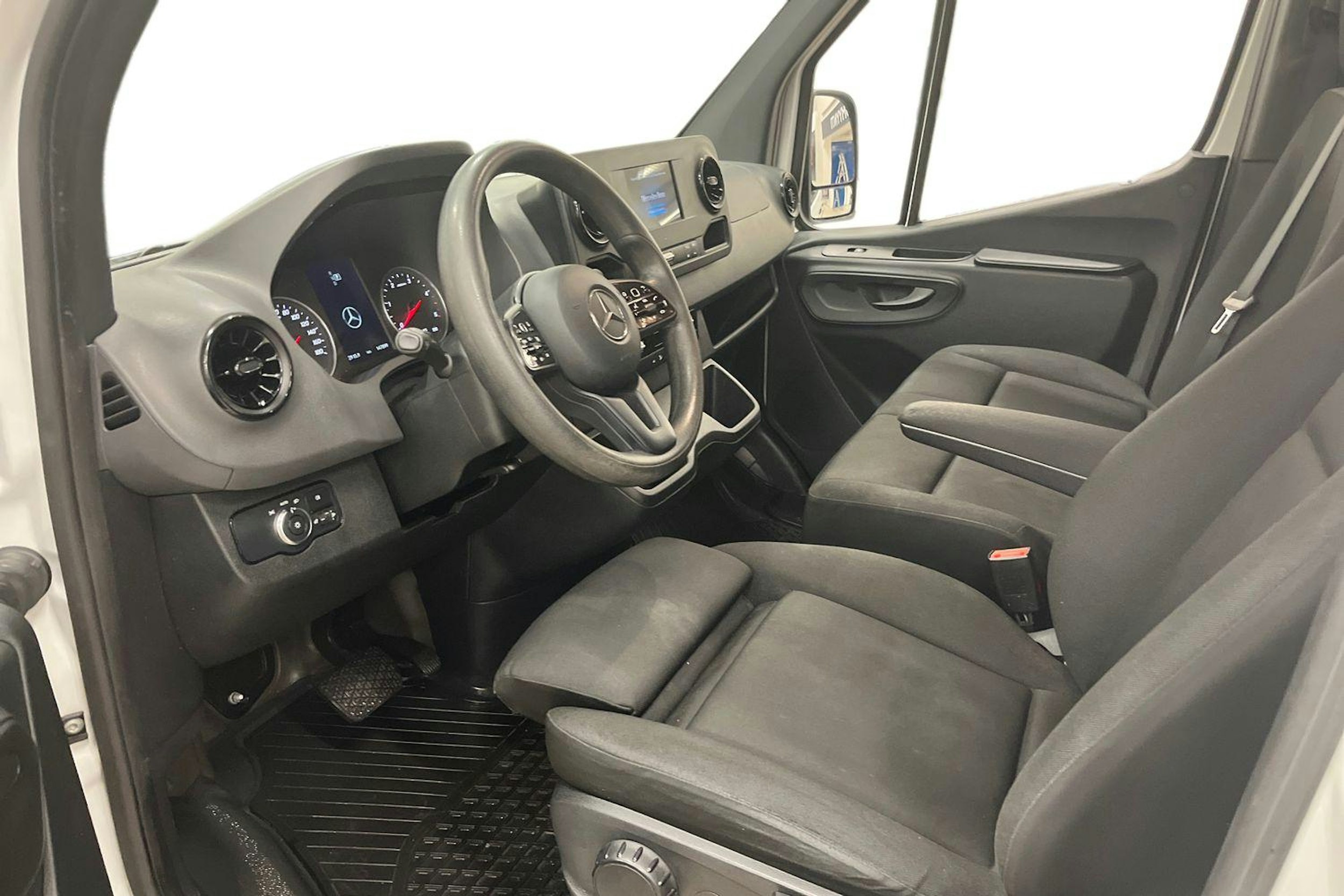 valkoinen Mercedes-Benz Sprinter 2021 kuva 7.
