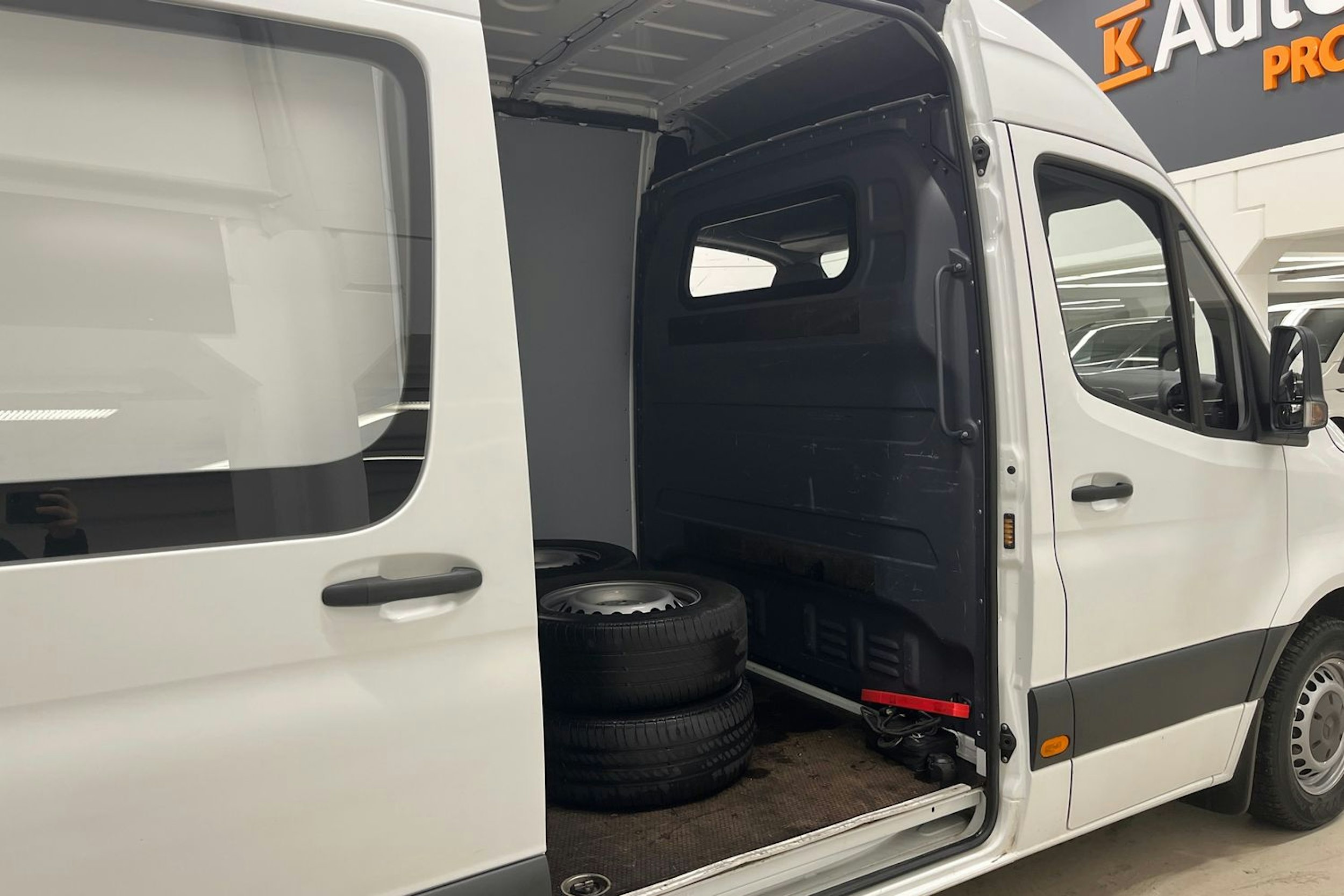 valkoinen Mercedes-Benz Sprinter 2021 kuva 14.