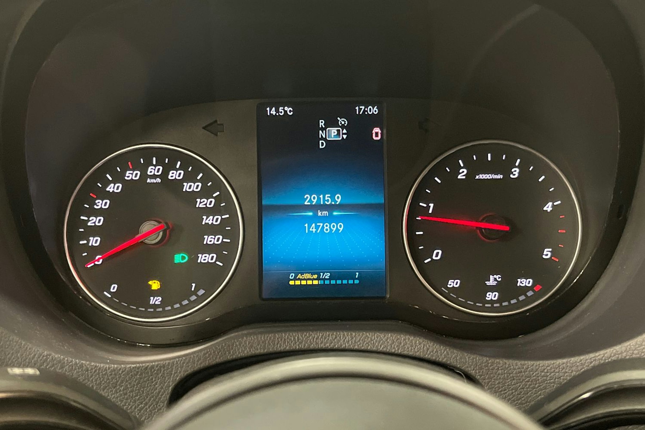 valkoinen Mercedes-Benz Sprinter 2021 kuva 16.