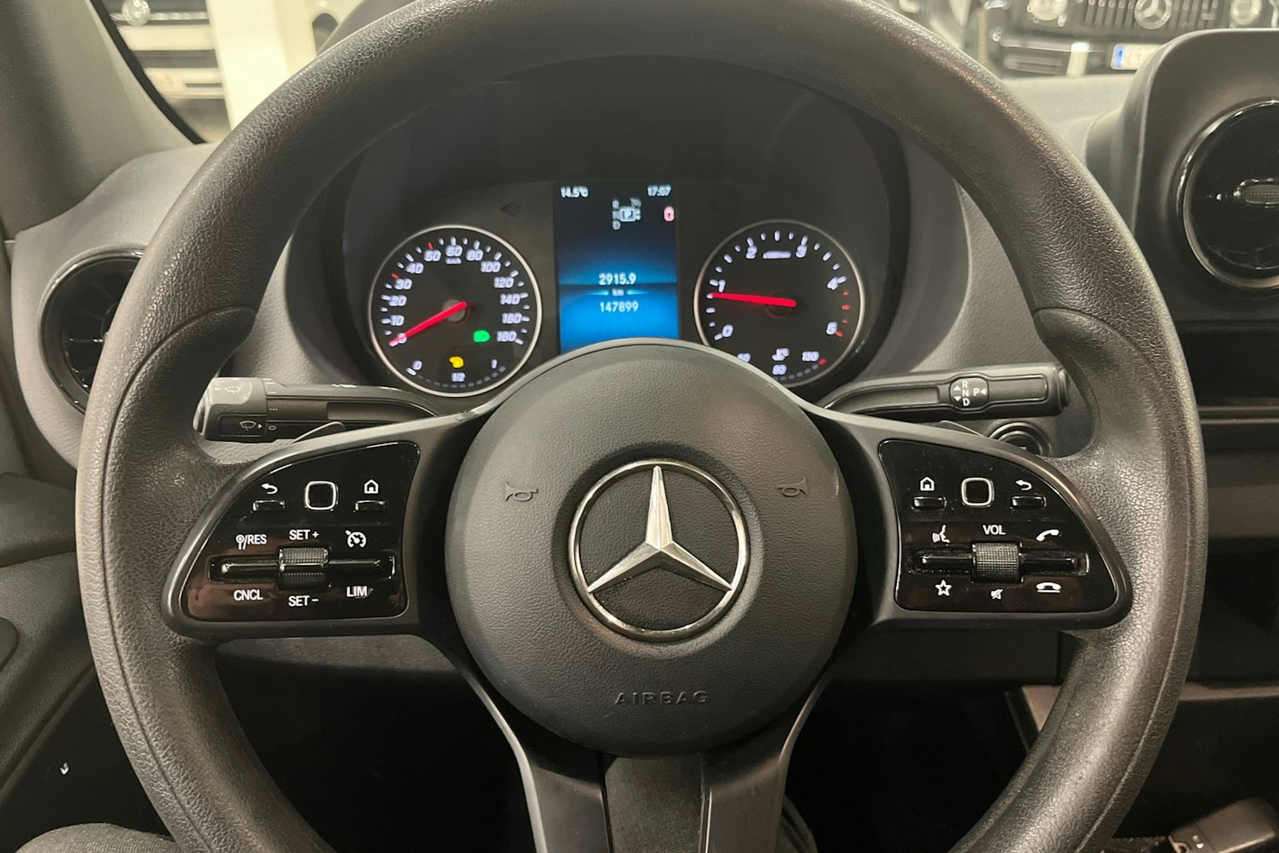 valkoinen Mercedes-Benz Sprinter 2021 kuva 17.