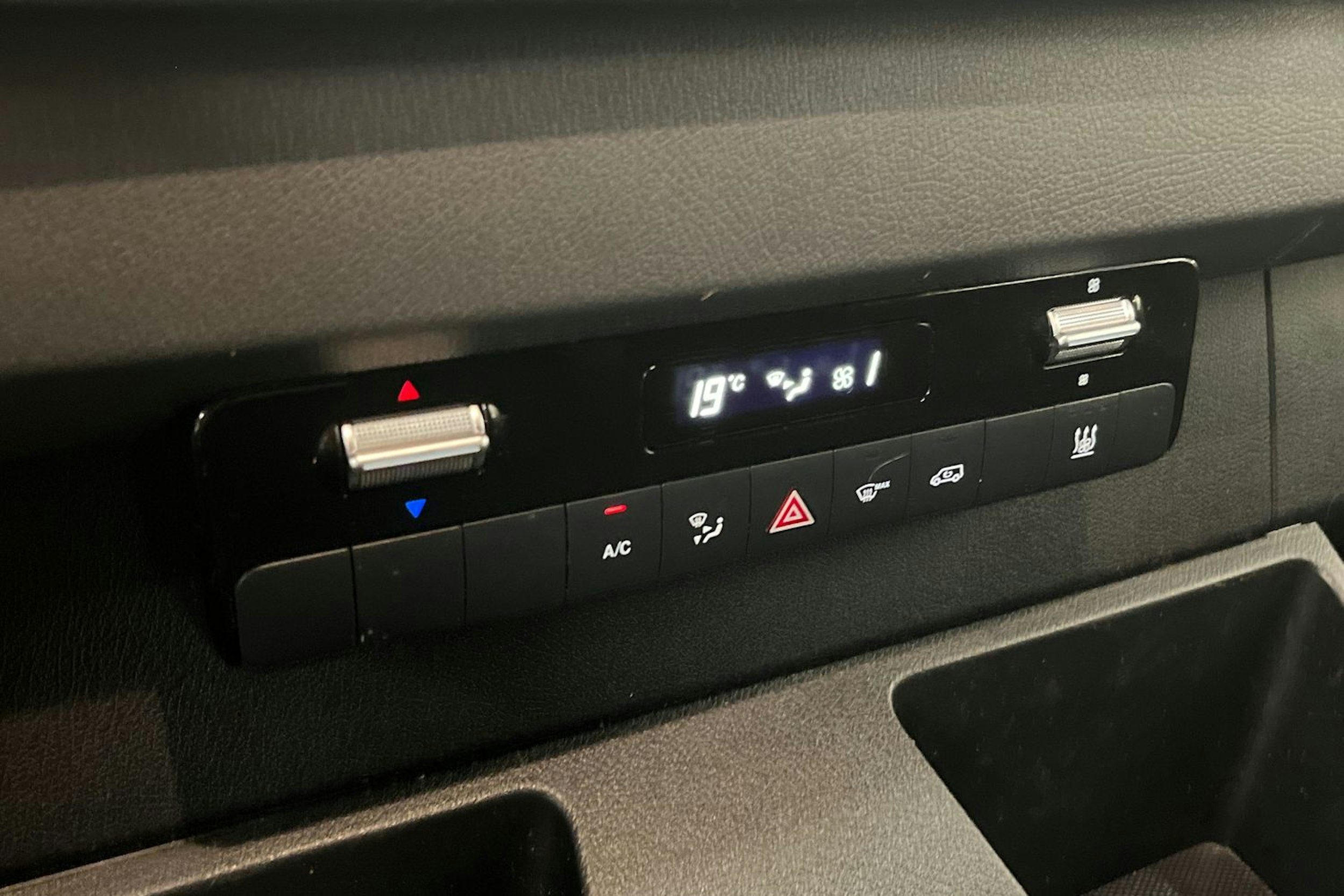 valkoinen Mercedes-Benz Sprinter 2021 kuva 19.