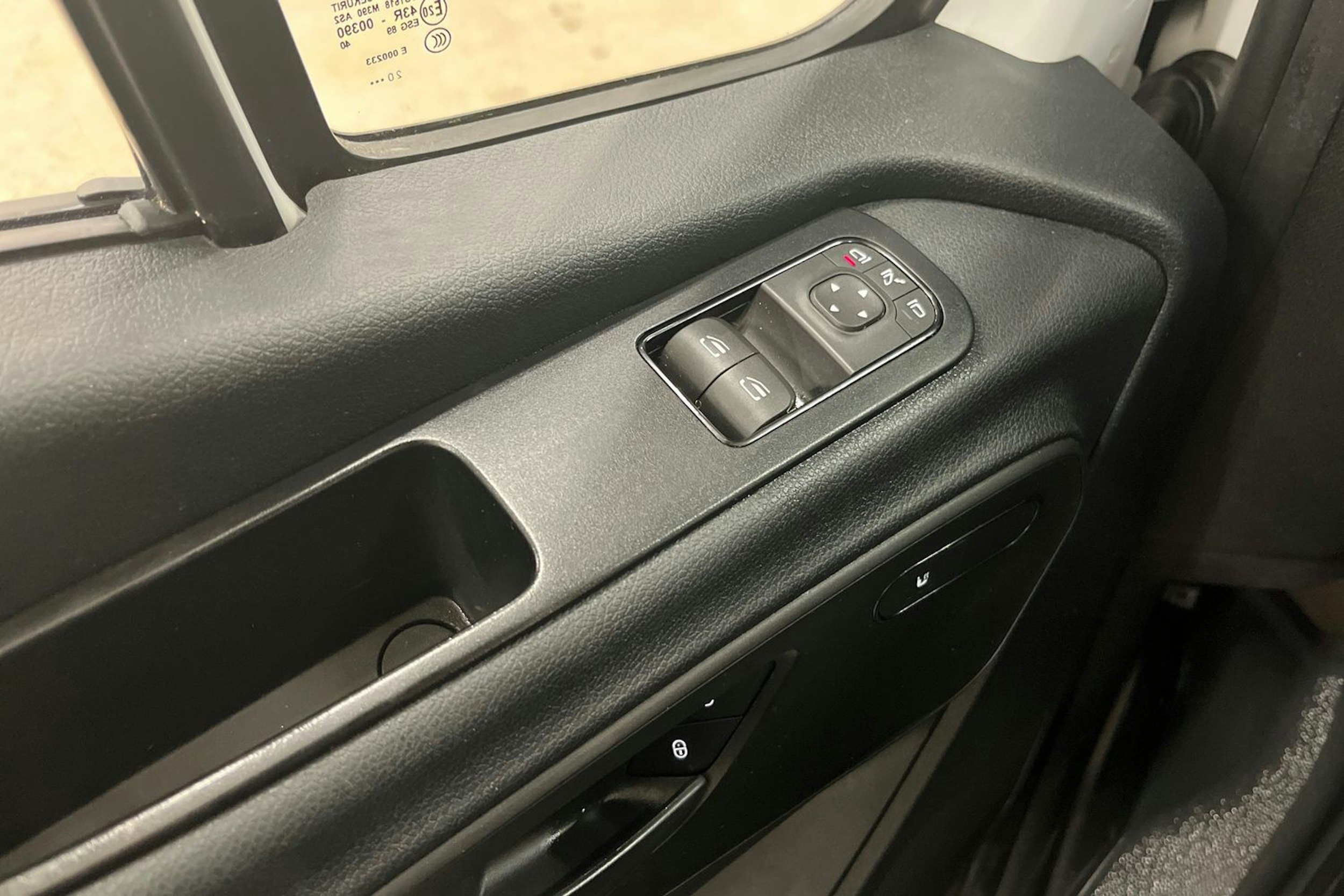 valkoinen Mercedes-Benz Sprinter 2021 kuva 20.