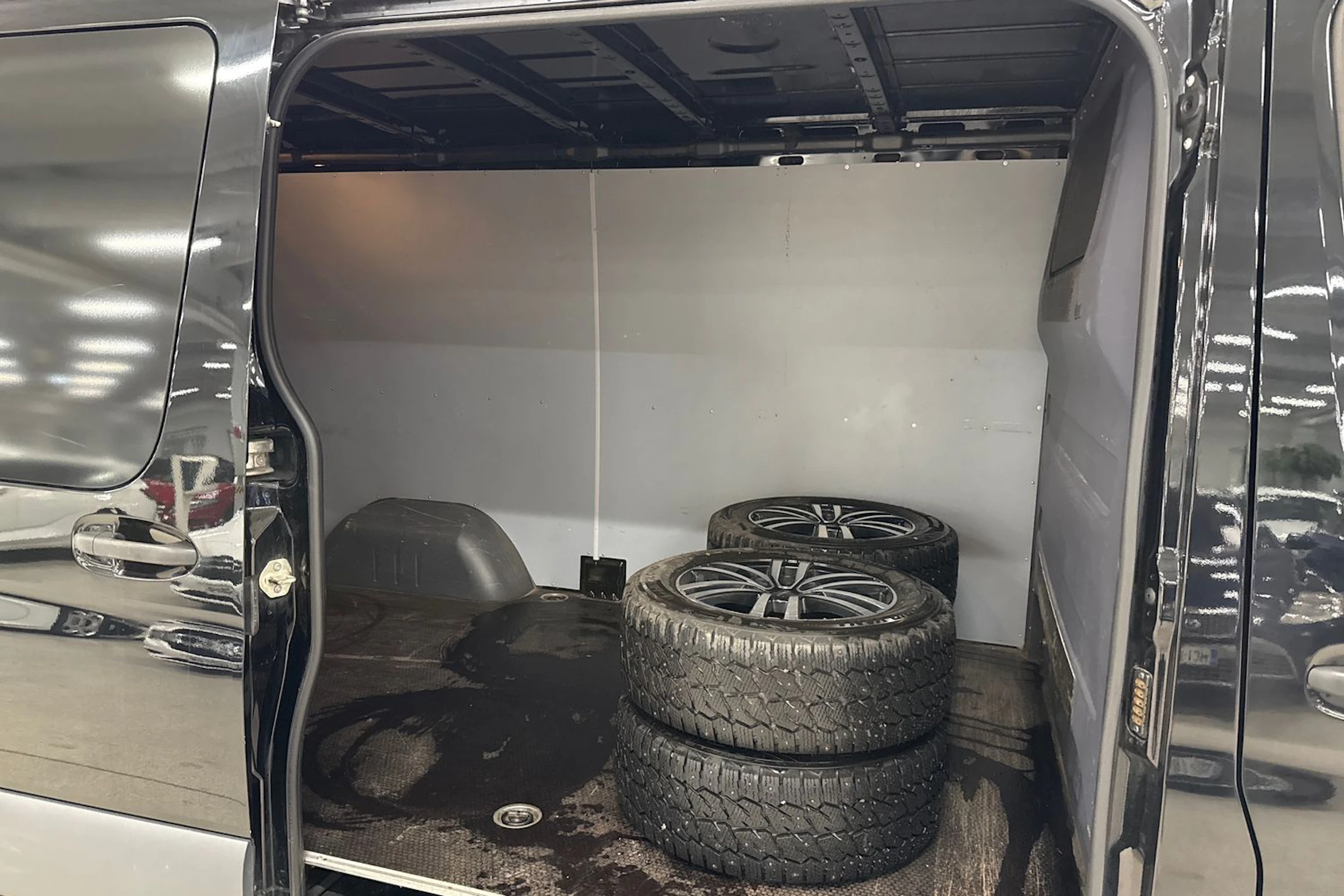musta Mercedes-Benz Sprinter 2021 kuva 13.