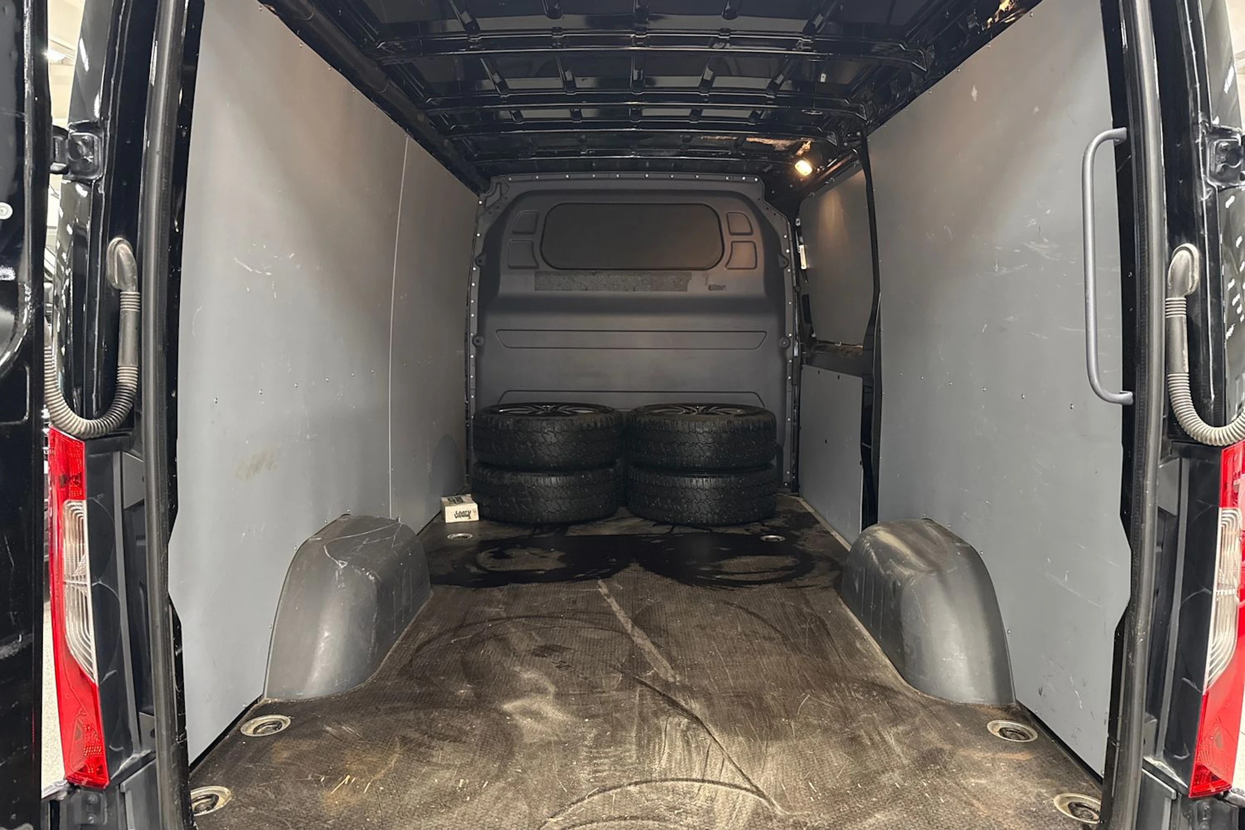 musta Mercedes-Benz Sprinter 2021 kuva 15.