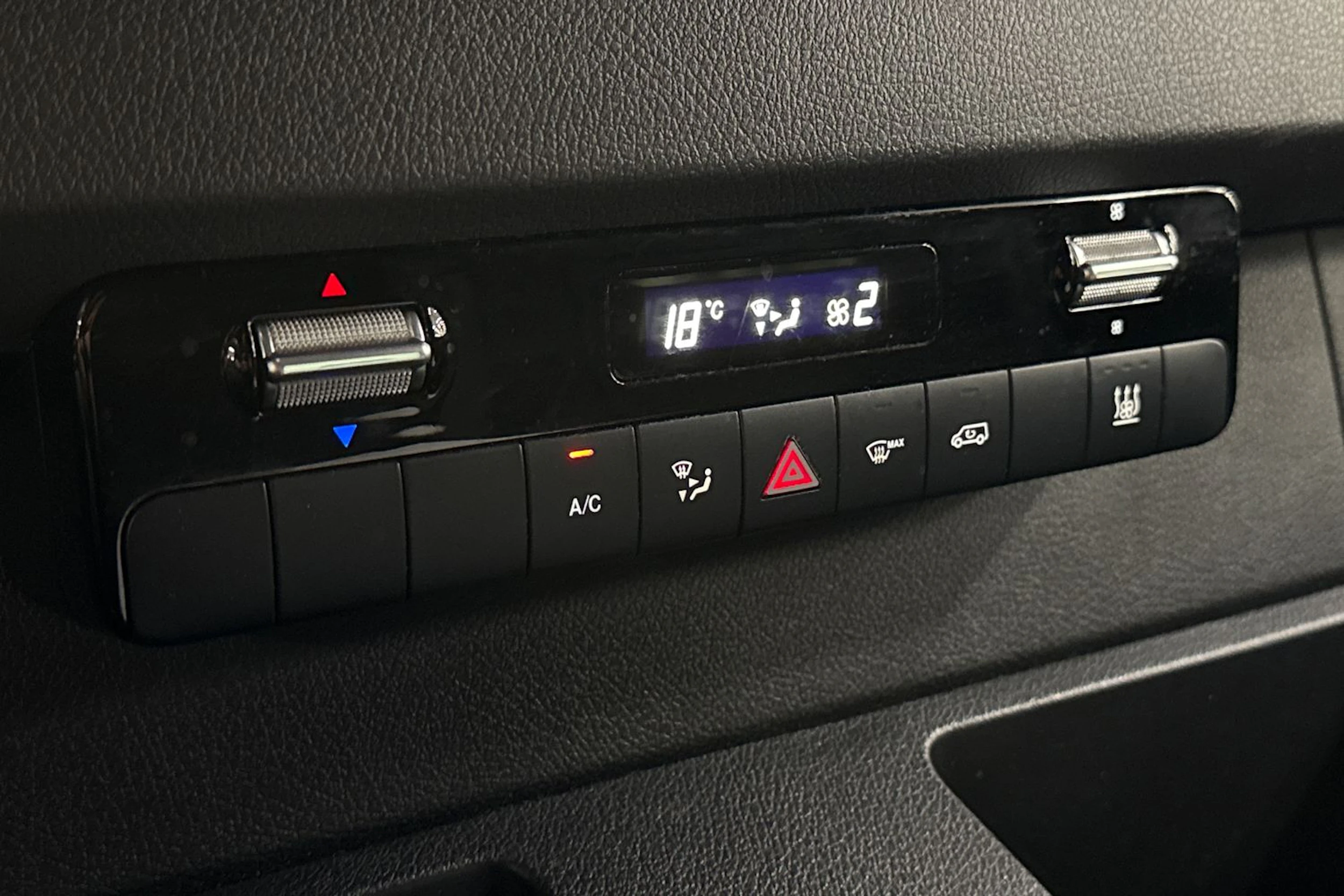 musta Mercedes-Benz Sprinter 2021 kuva 22.