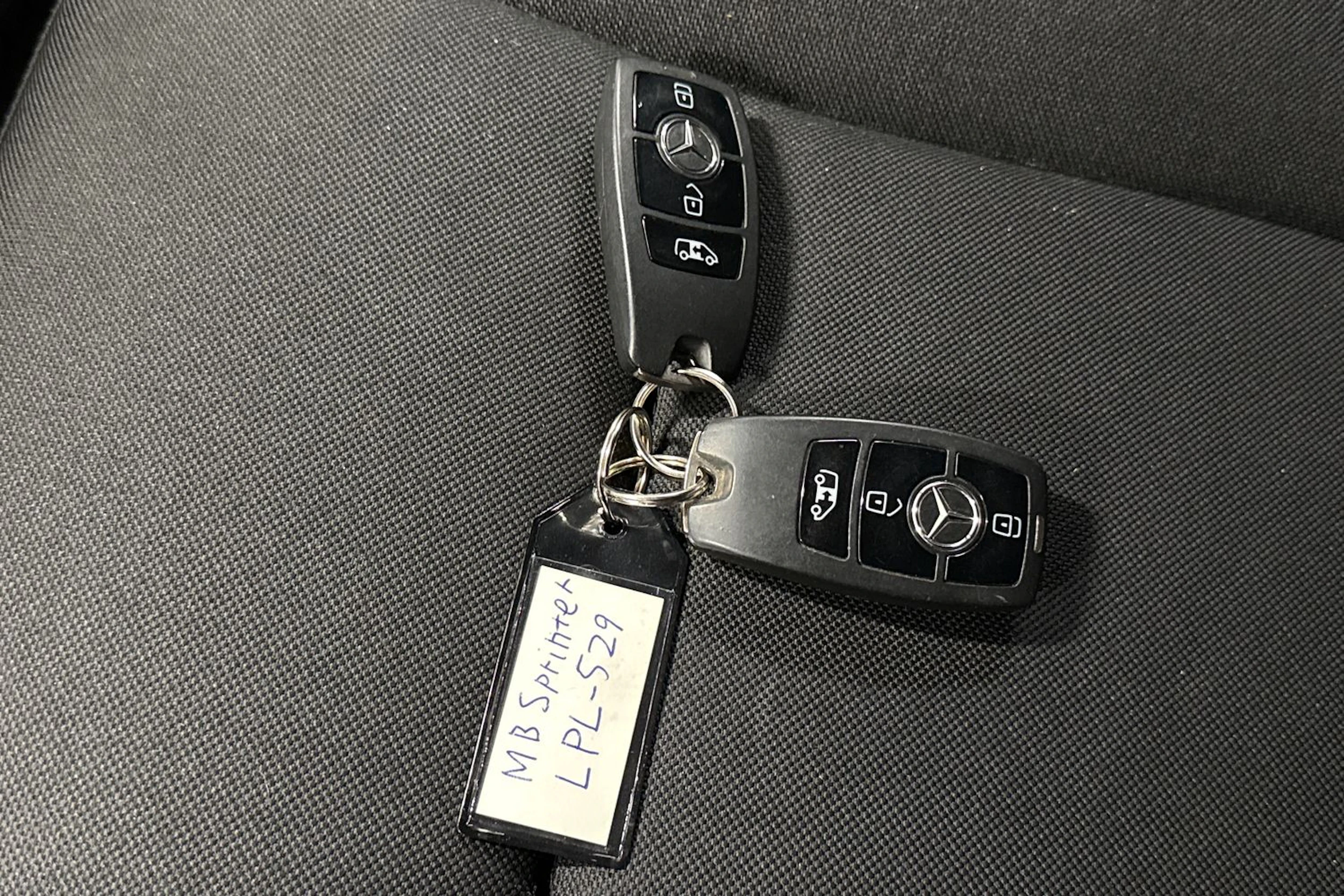 musta Mercedes-Benz Sprinter 2021 kuva 24.