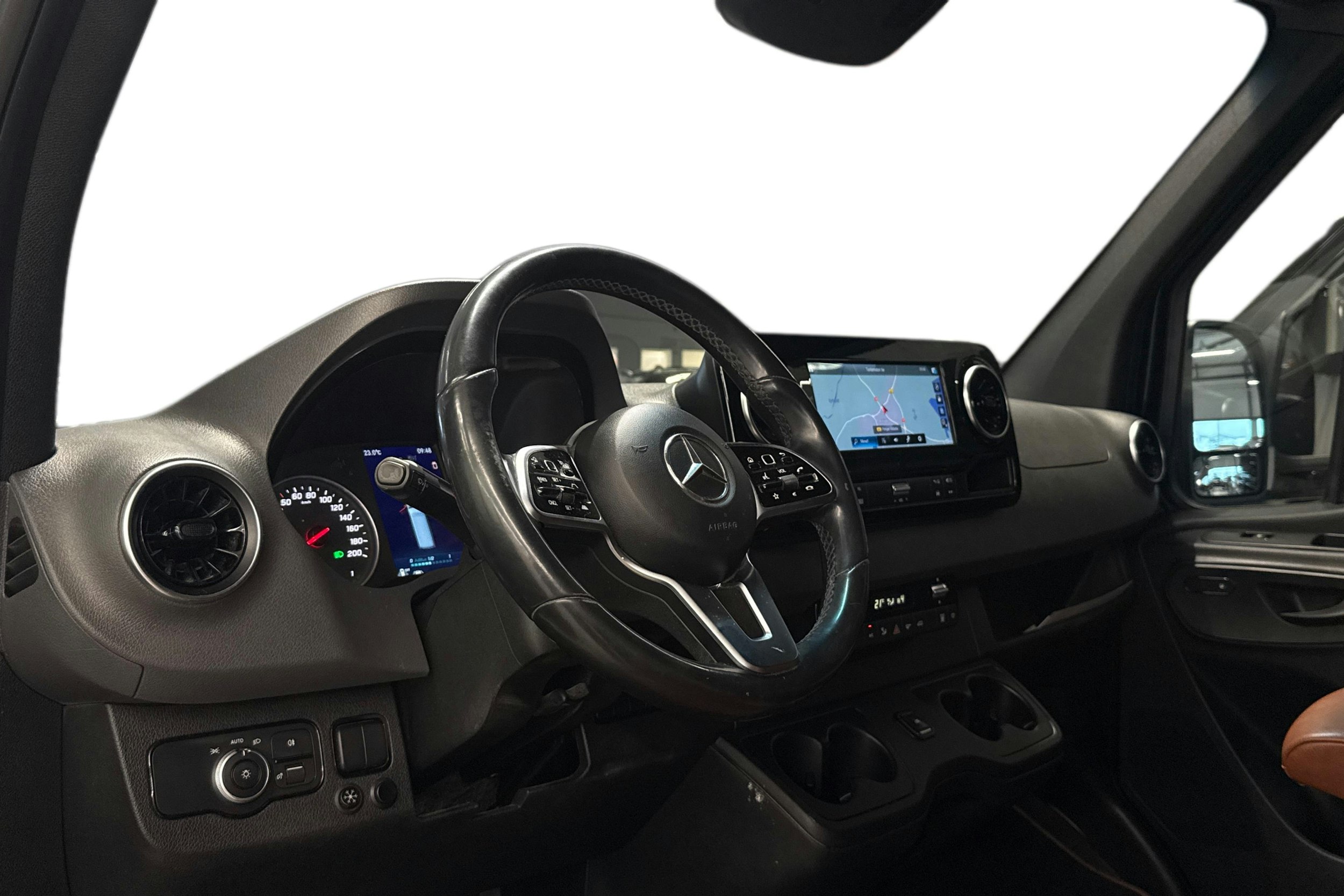 musta Mercedes-Benz Sprinter 2021 kuva 8.