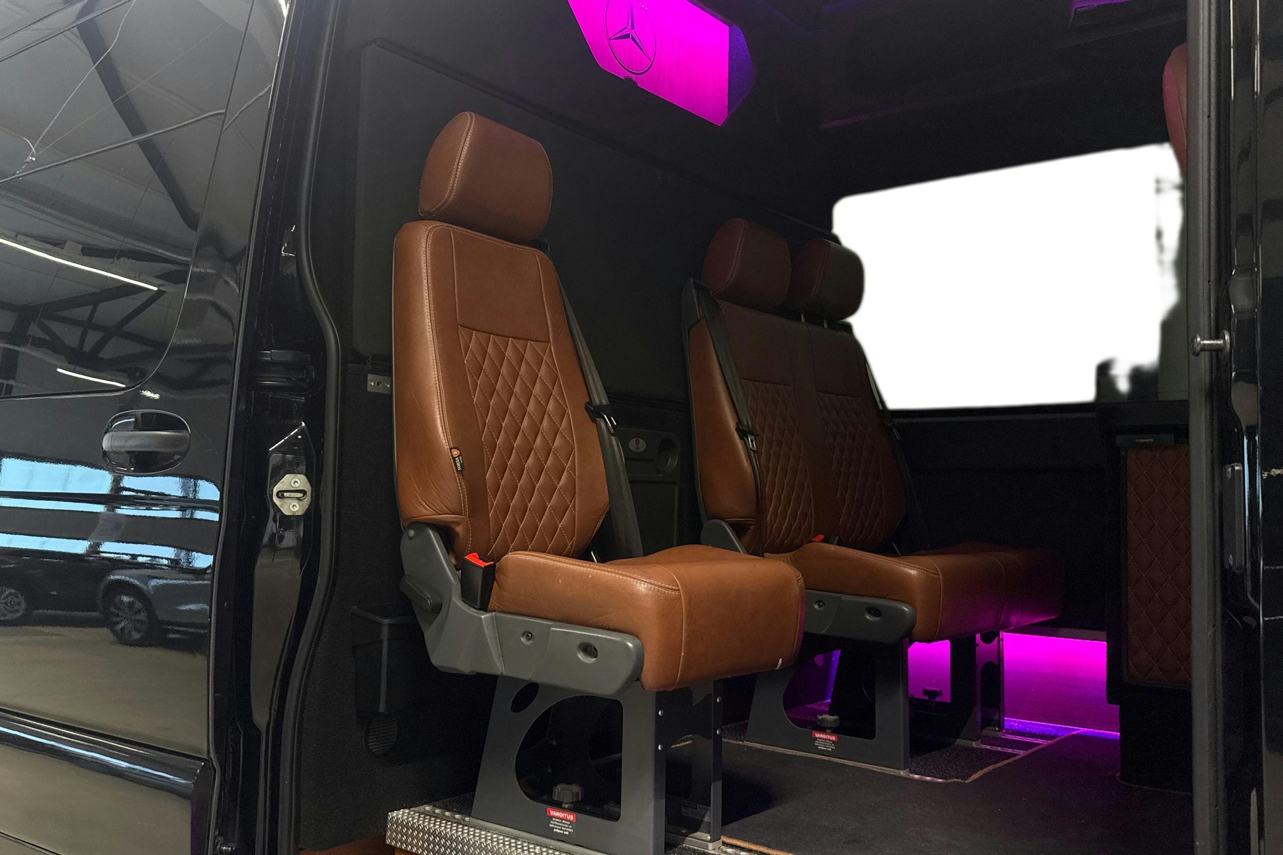 musta Mercedes-Benz Sprinter 2021 kuva 11.
