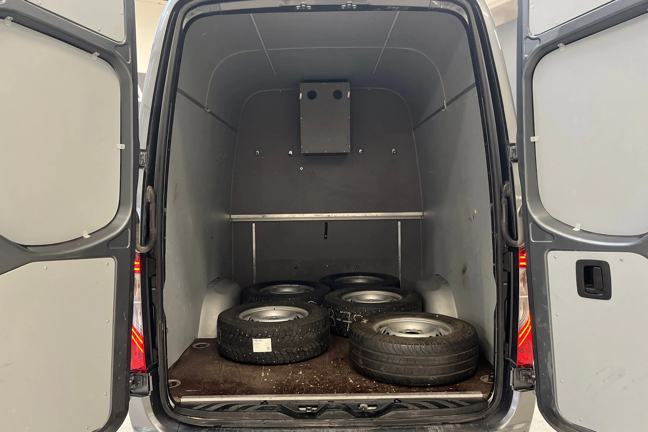 harmaa Mercedes-Benz Sprinter 2021 kuva 17.