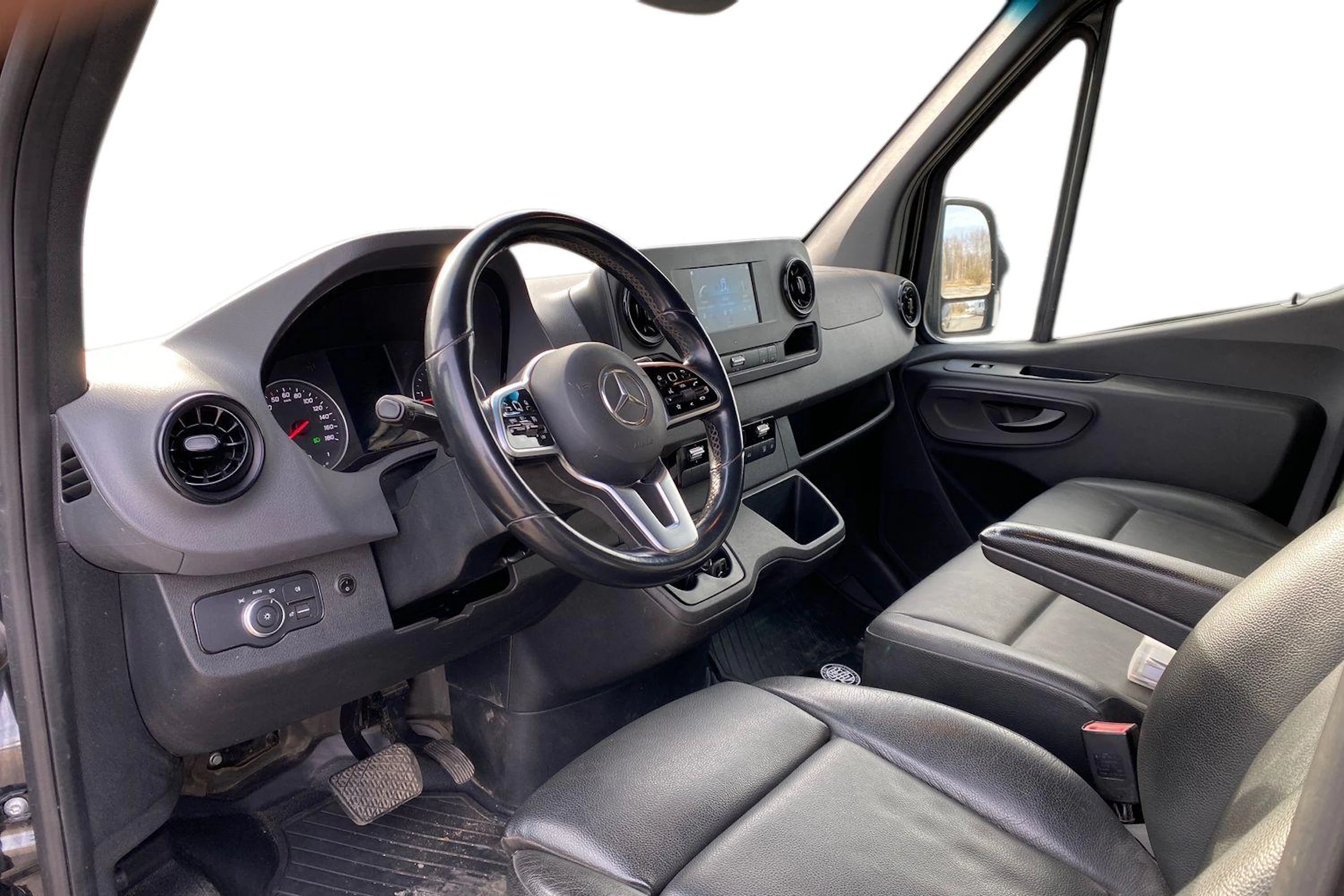 musta Mercedes-Benz Sprinter 2021 kuva 3.