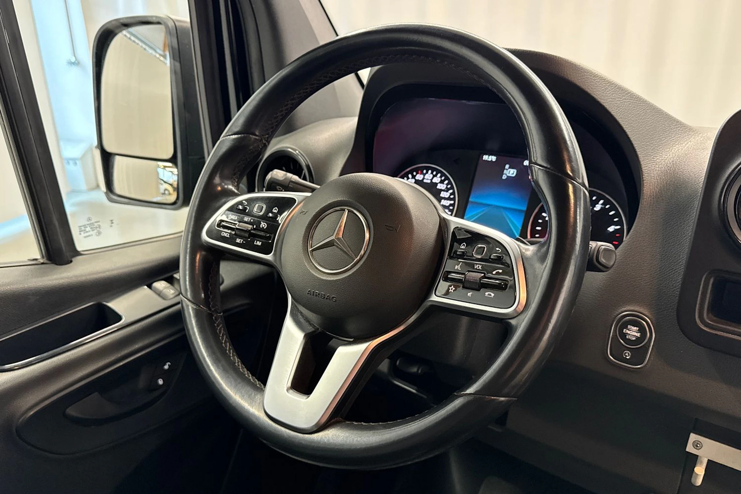 musta Mercedes-Benz Sprinter 2021 kuva 13.