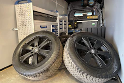 musta Mercedes-Benz Sprinter 2021 kuva 26.
