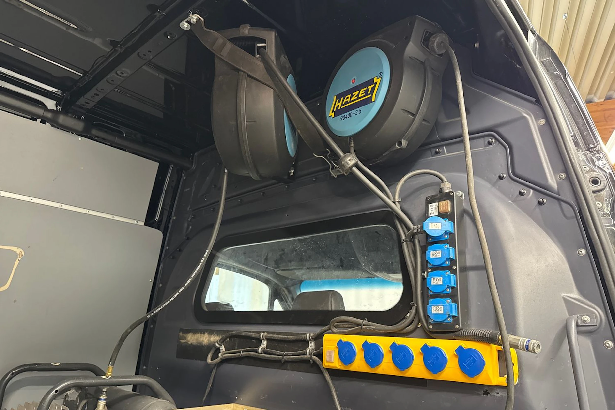 musta Mercedes-Benz Sprinter 2021 kuva 30.