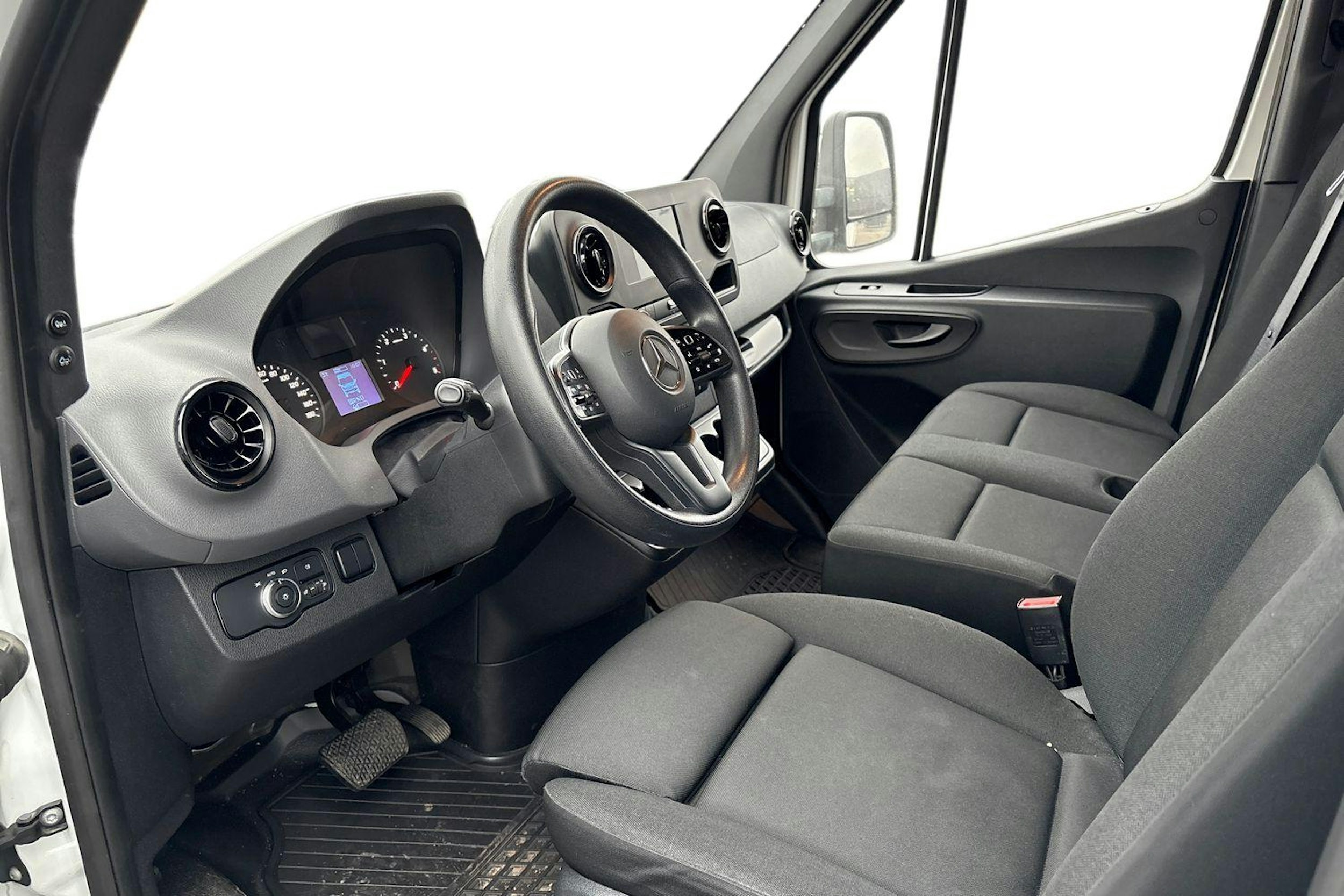 valkoinen Mercedes-Benz Sprinter 2021 kuva 4.