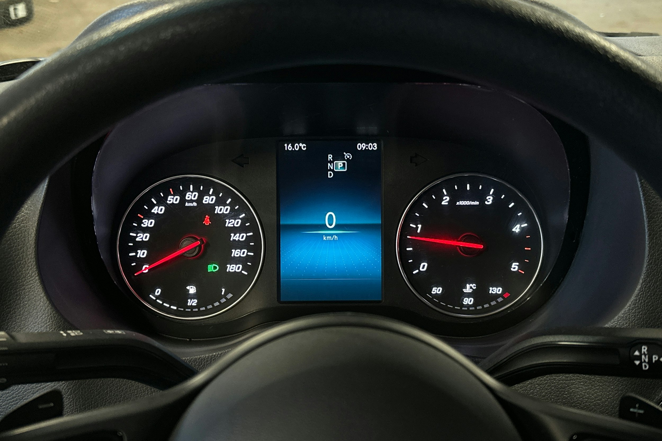 valkoinen Mercedes-Benz Sprinter 2021 kuva 15.