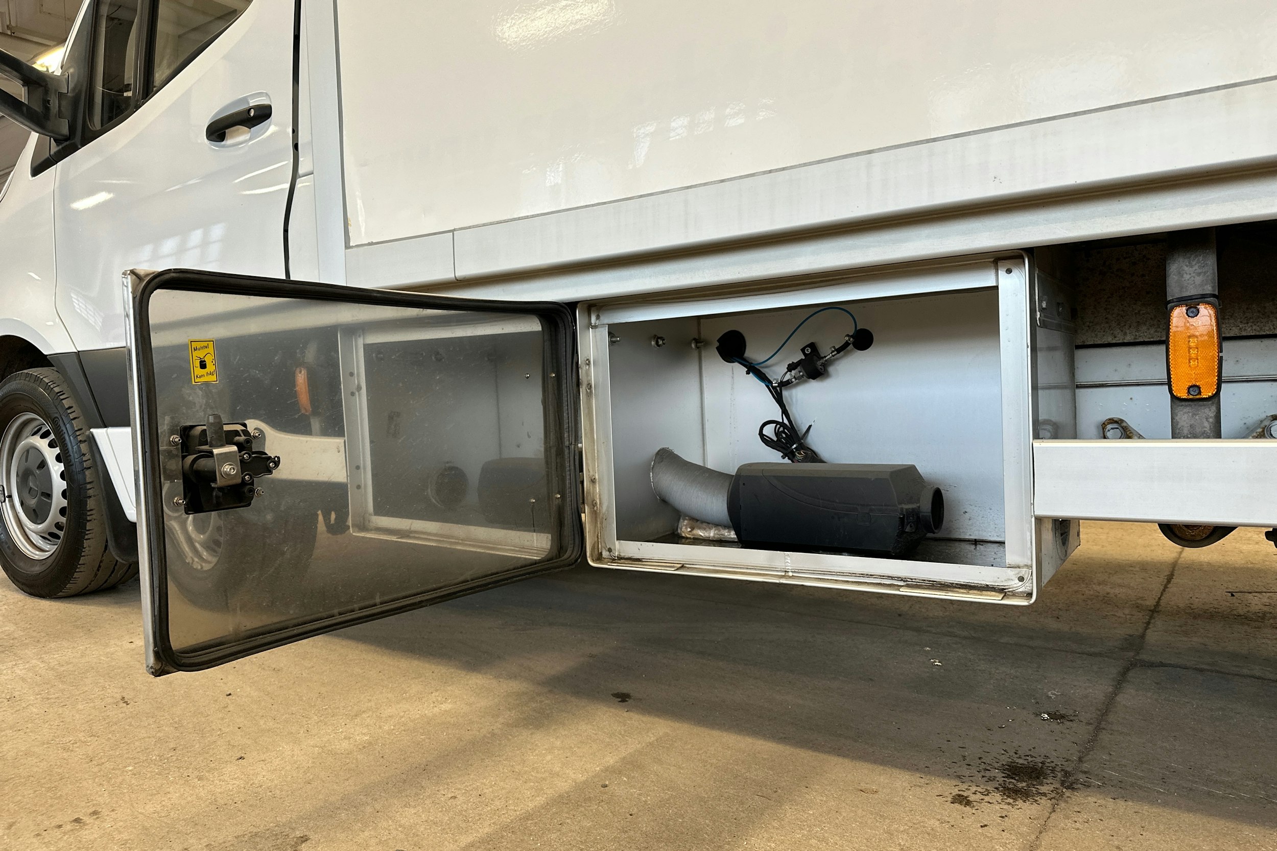 valkoinen Mercedes-Benz Sprinter 2021 kuva 22.