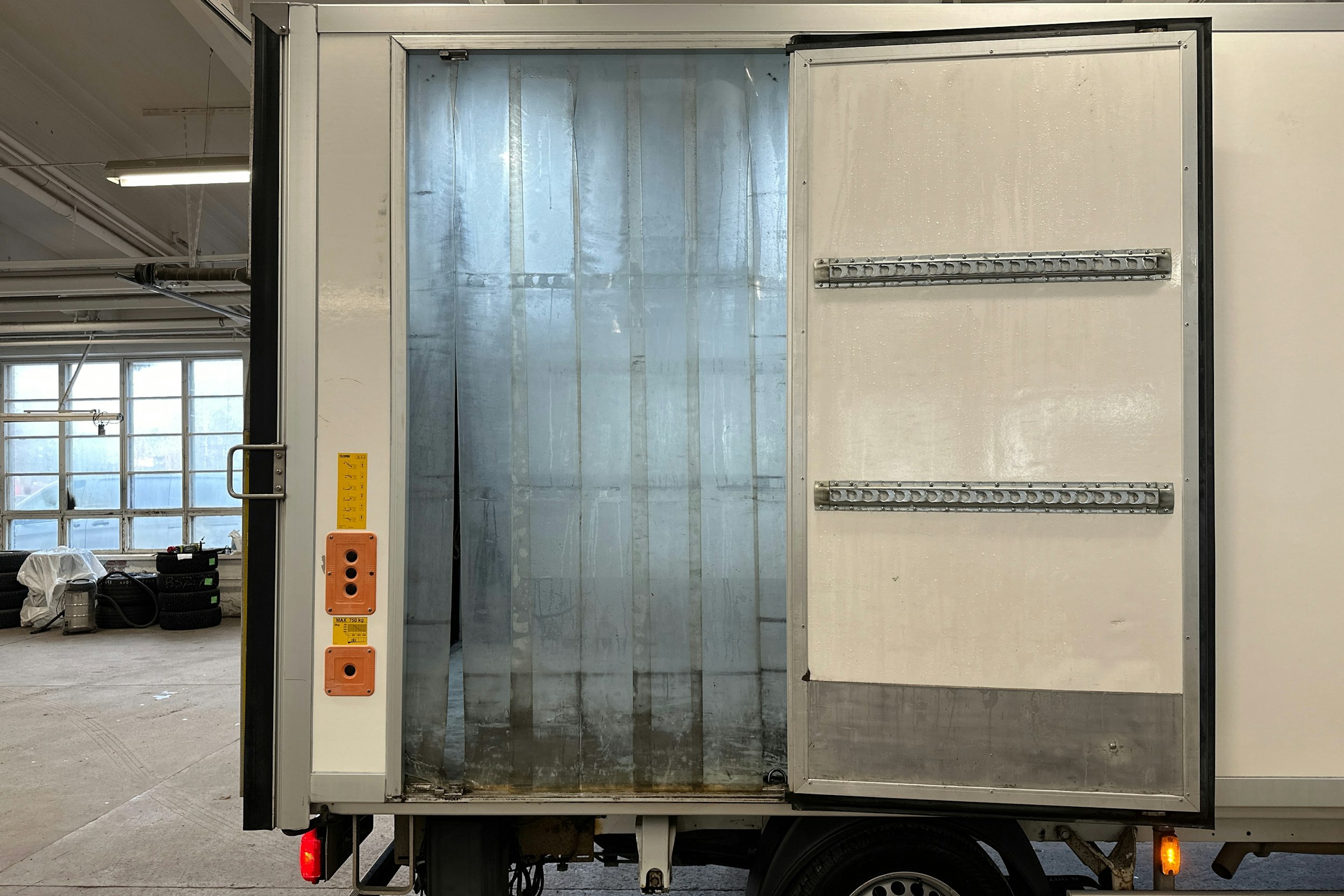 valkoinen Mercedes-Benz Sprinter 2021 kuva 25.