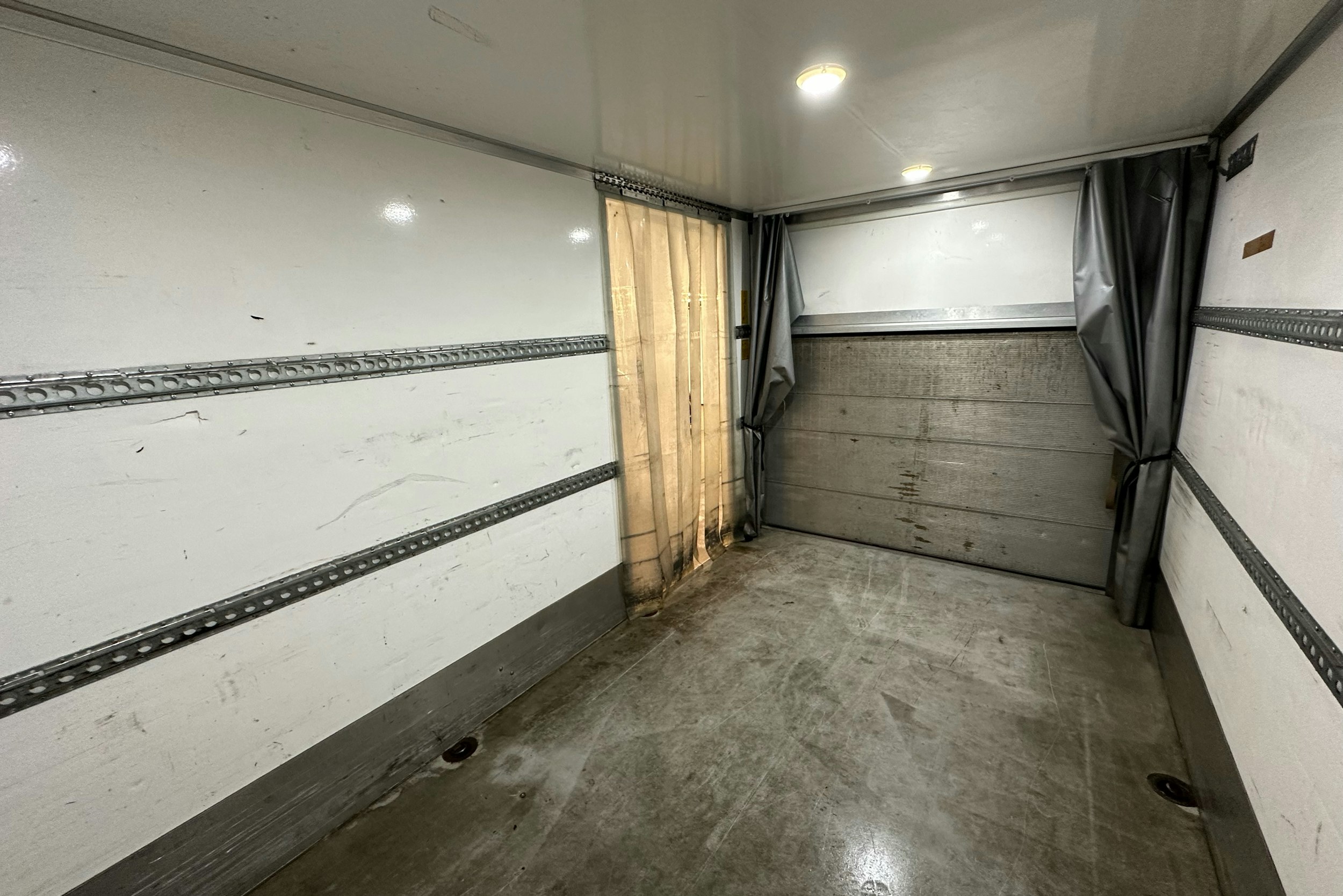 valkoinen Mercedes-Benz Sprinter 2021 kuva 27.