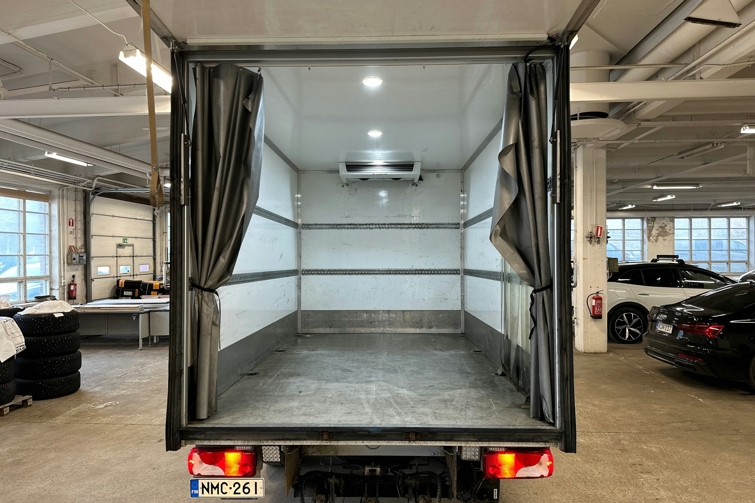 valkoinen Mercedes-Benz Sprinter 2021 kuva 28.