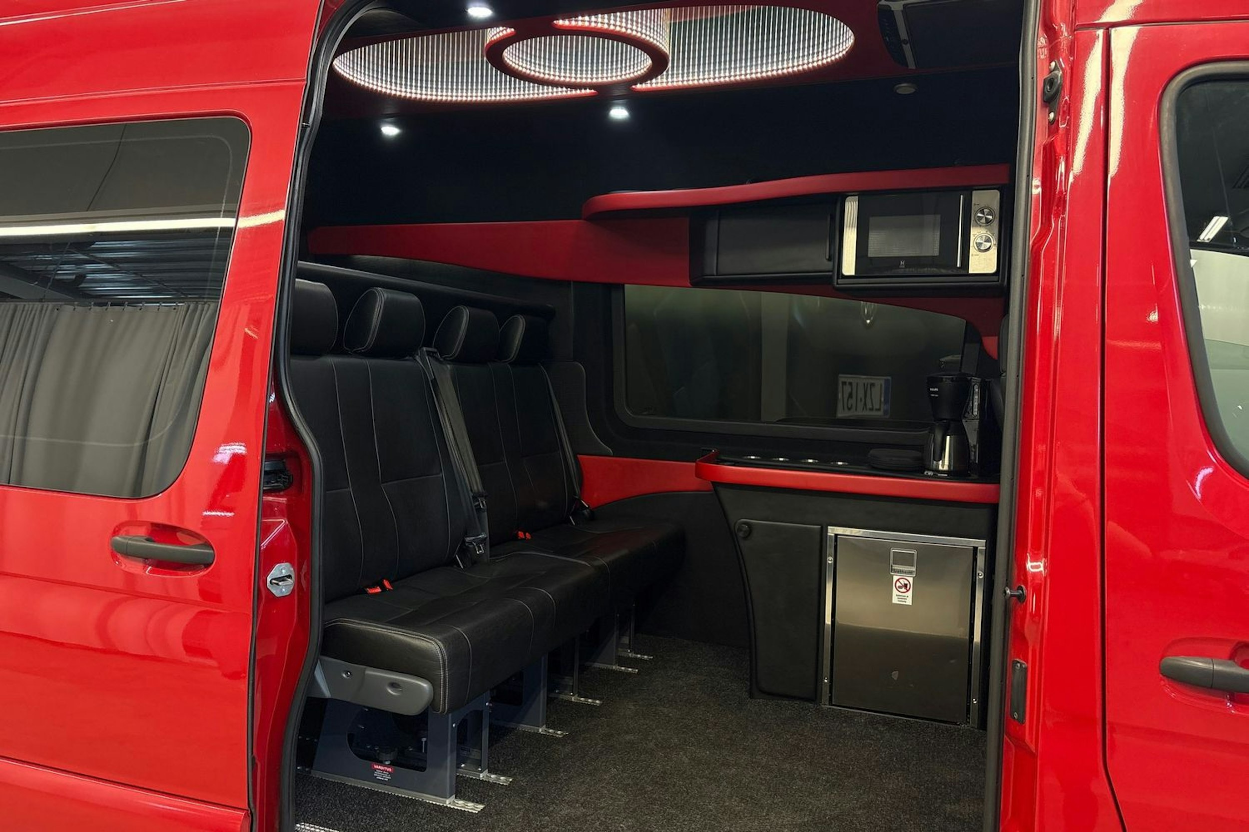 punainen Mercedes-Benz Sprinter 2021 kuva 8.