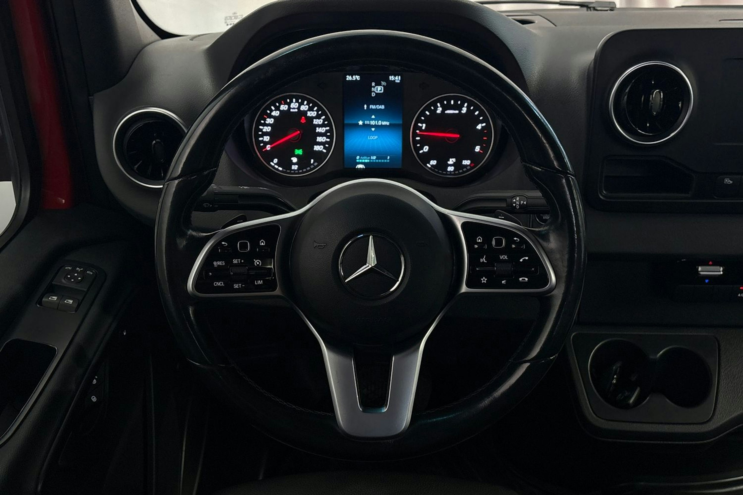 punainen Mercedes-Benz Sprinter 2021 kuva 10.