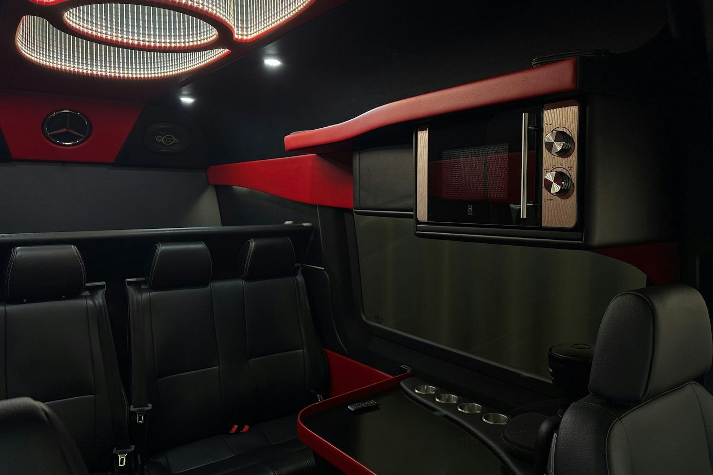 punainen Mercedes-Benz Sprinter 2021 kuva 16.