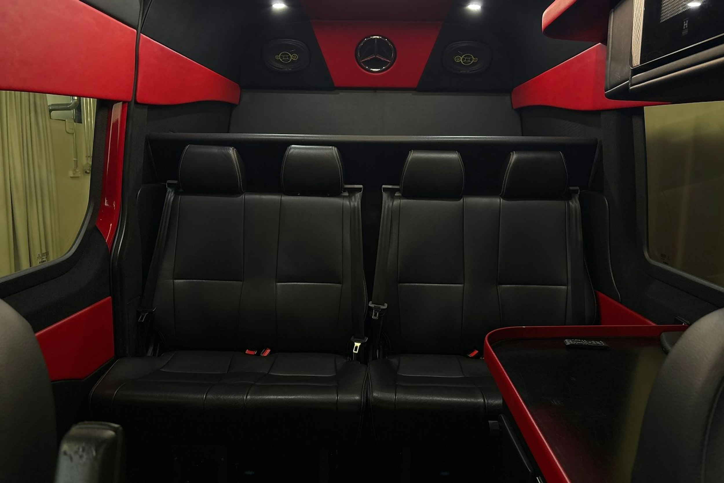 punainen Mercedes-Benz Sprinter 2021 kuva 17.