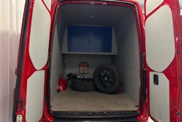 punainen Mercedes-Benz Sprinter 2021 kuva 19.