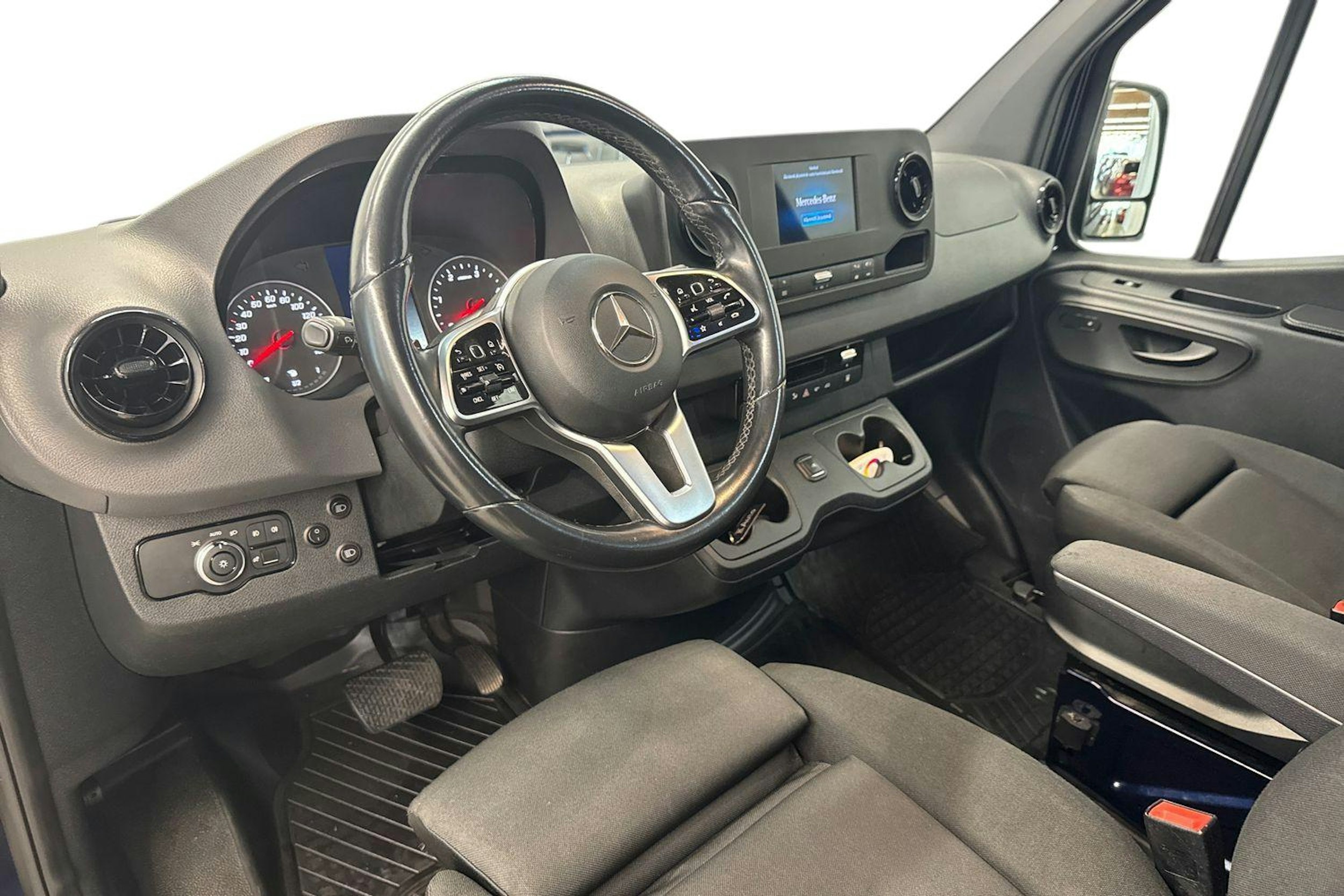 sininen Mercedes-Benz Sprinter 2021 kuva 7.