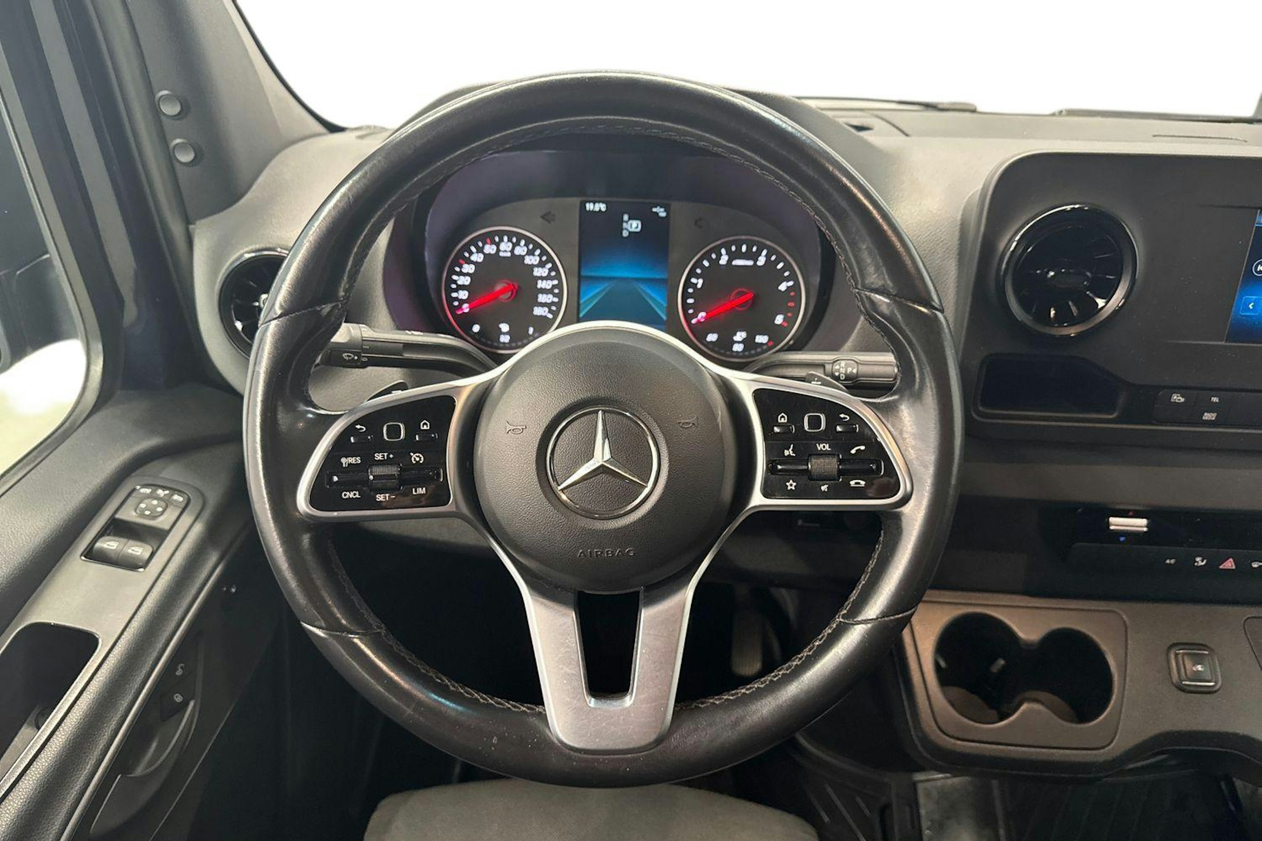 sininen Mercedes-Benz Sprinter 2021 kuva 10.