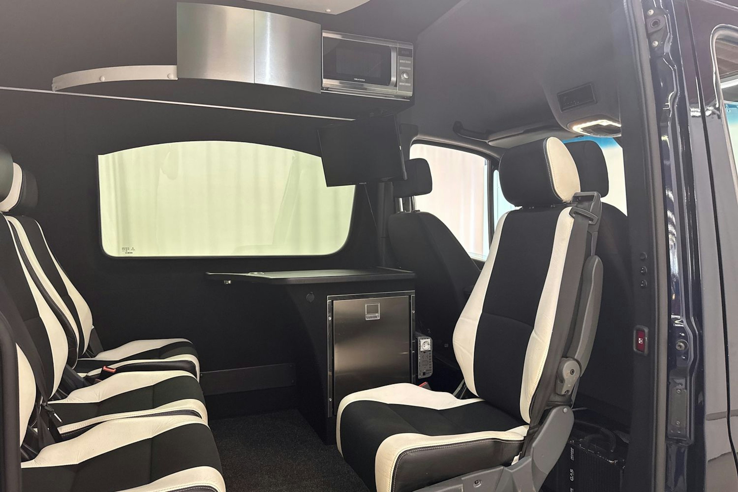 sininen Mercedes-Benz Sprinter 2021 kuva 21.