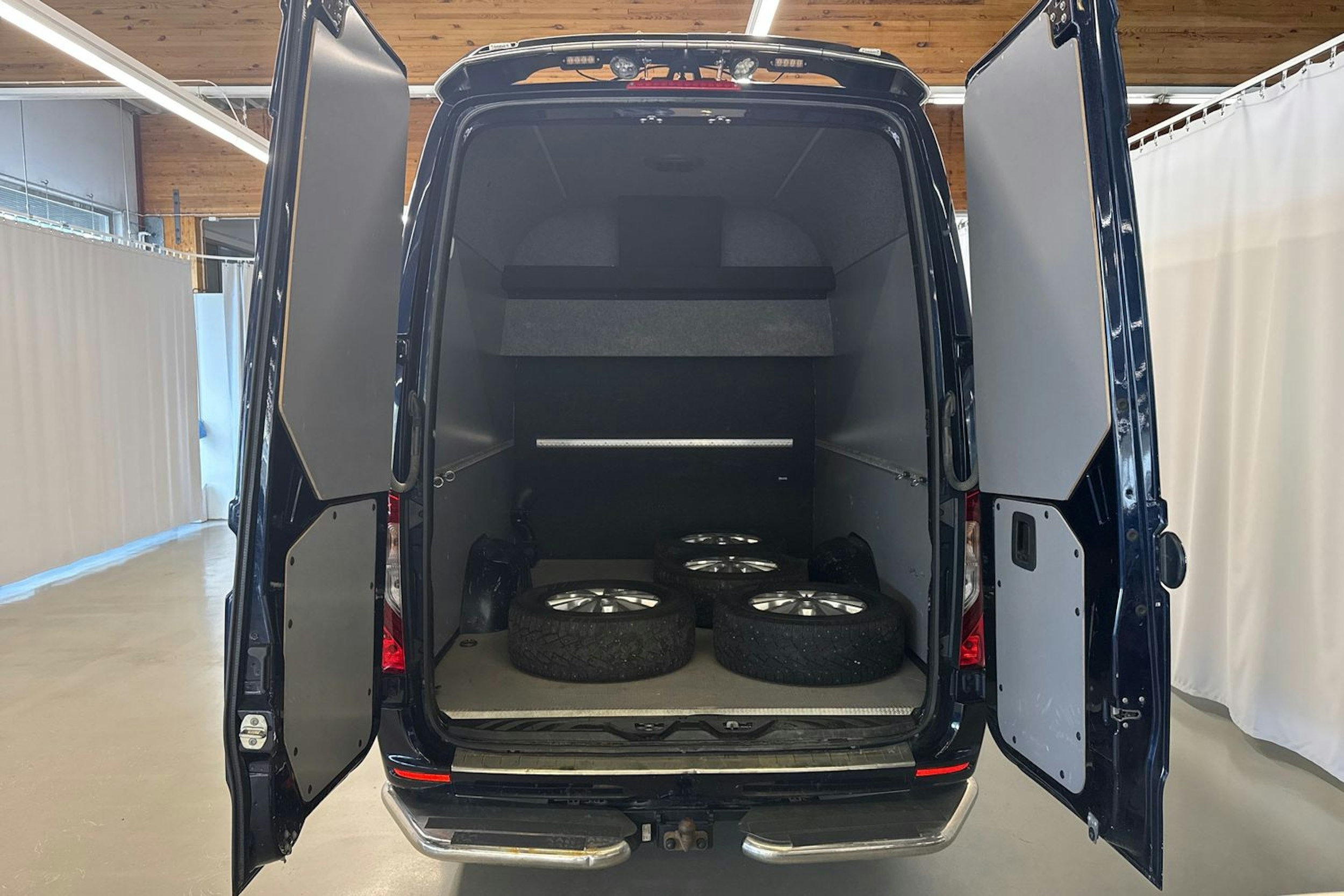 sininen Mercedes-Benz Sprinter 2021 kuva 23.