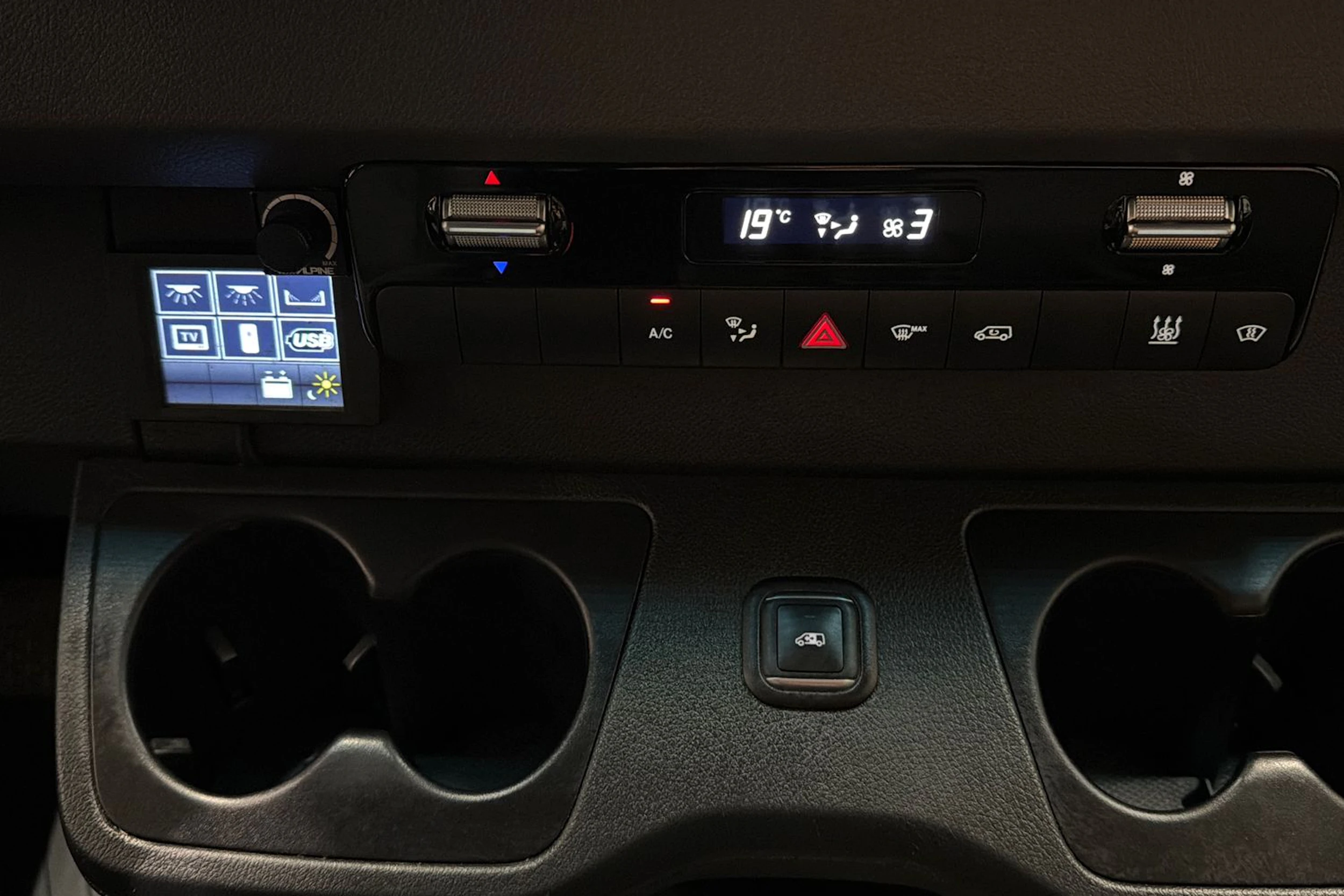 Musta Mercedes-Benz SPRINTER 2021 kuva 19.