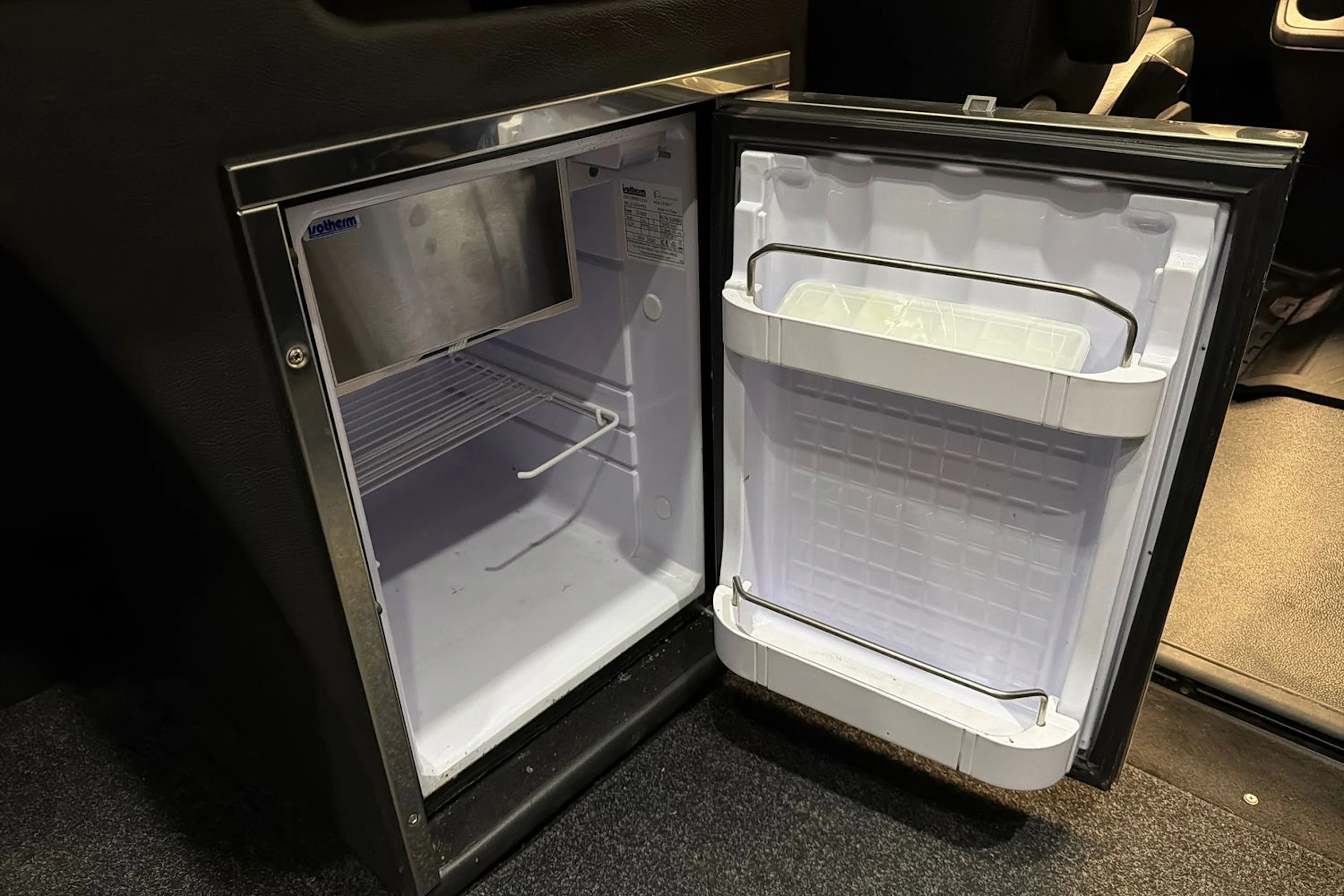 Musta Mercedes-Benz SPRINTER 2021 kuva 27.