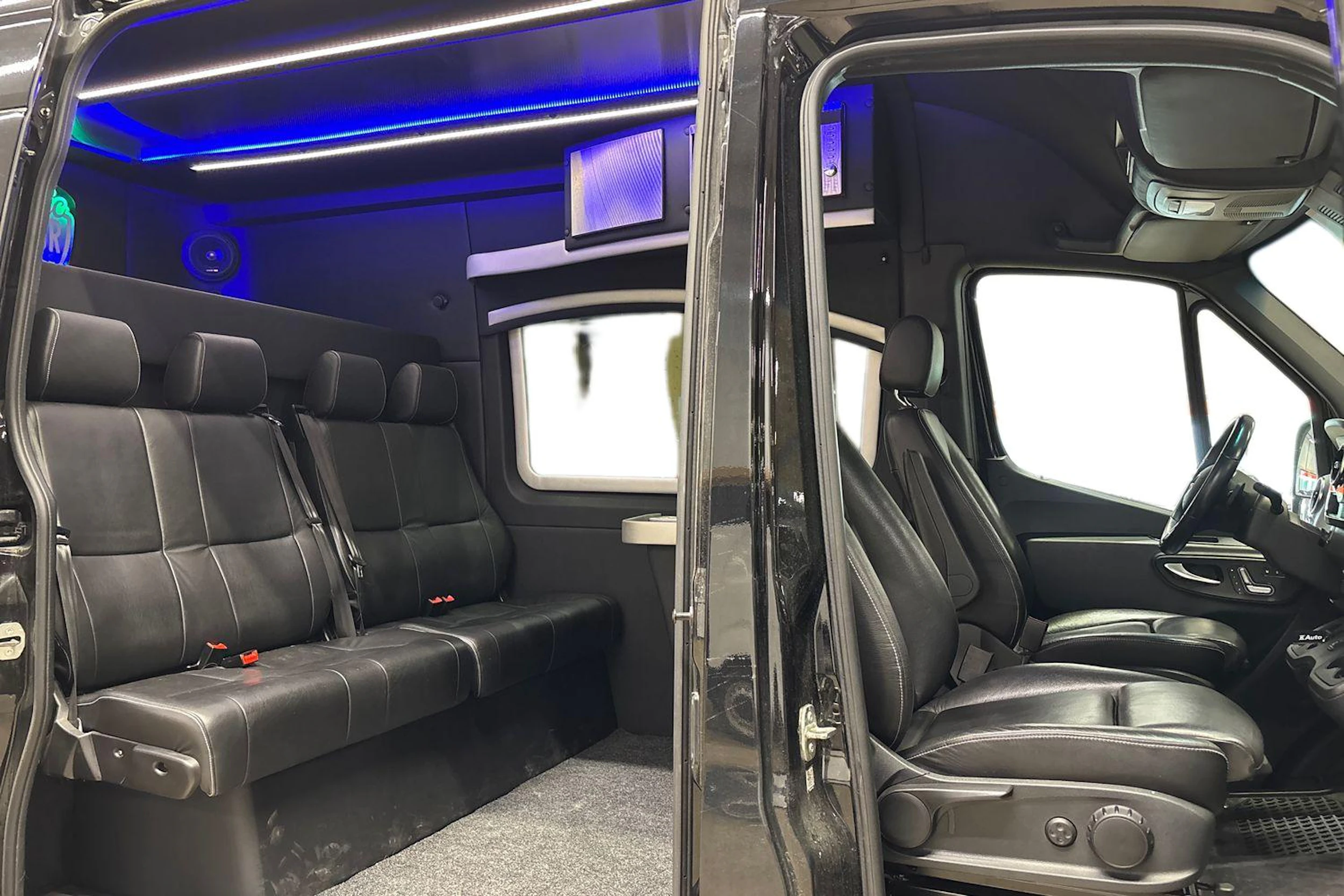 musta Mercedes-Benz Sprinter 2021 kuva 3.