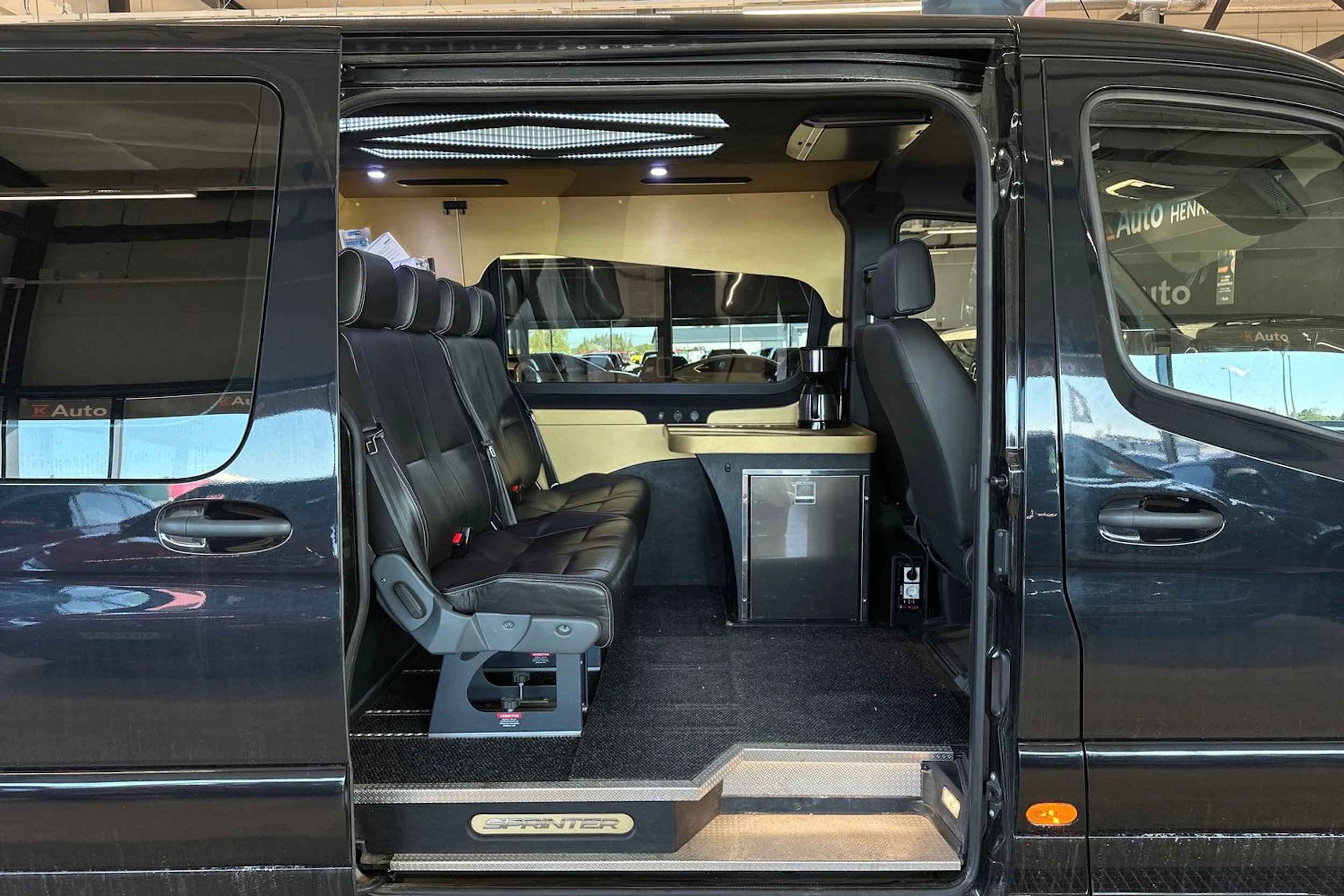 musta Mercedes-Benz Sprinter 2021 kuva 6.