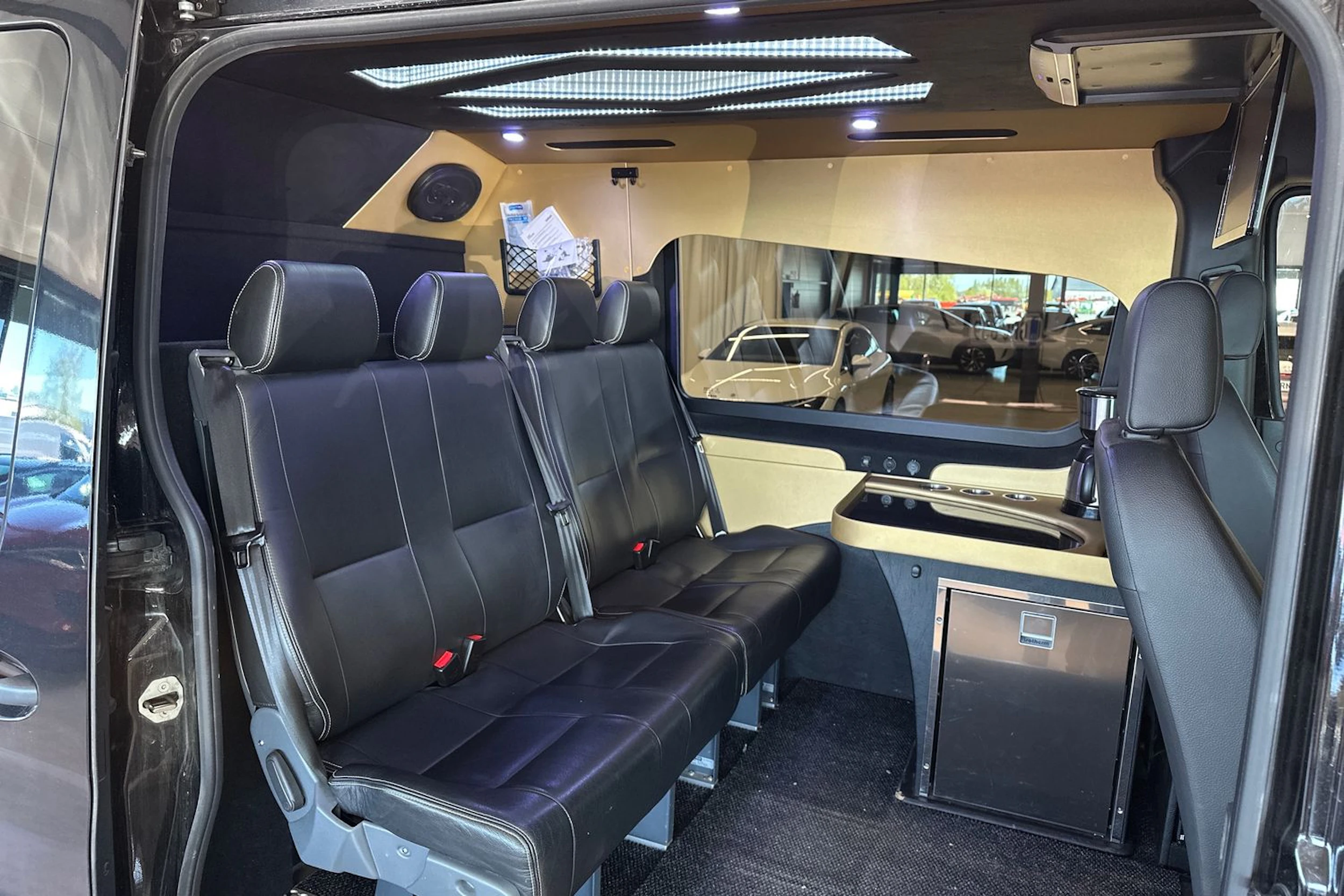 musta Mercedes-Benz Sprinter 2021 kuva 7.