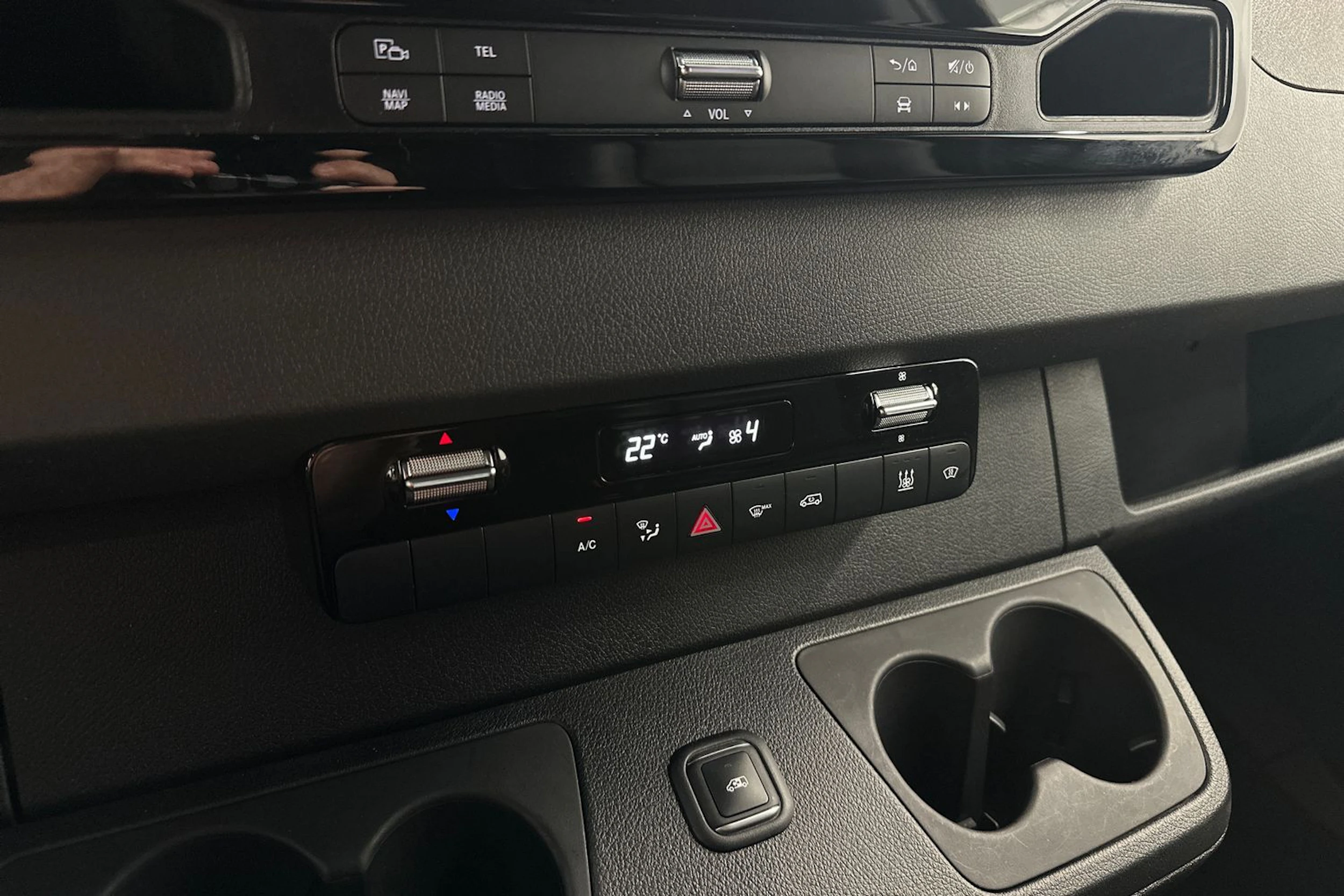 musta Mercedes-Benz Sprinter 2021 kuva 24.