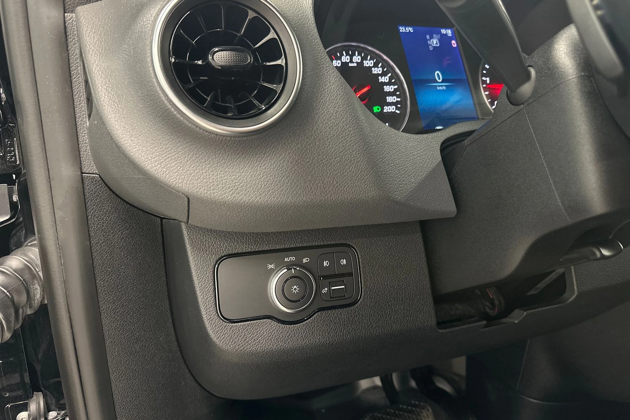 musta Mercedes-Benz Sprinter 2021 kuva 25.