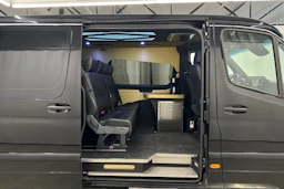 musta Mercedes-Benz Sprinter 2021 kuva 27.