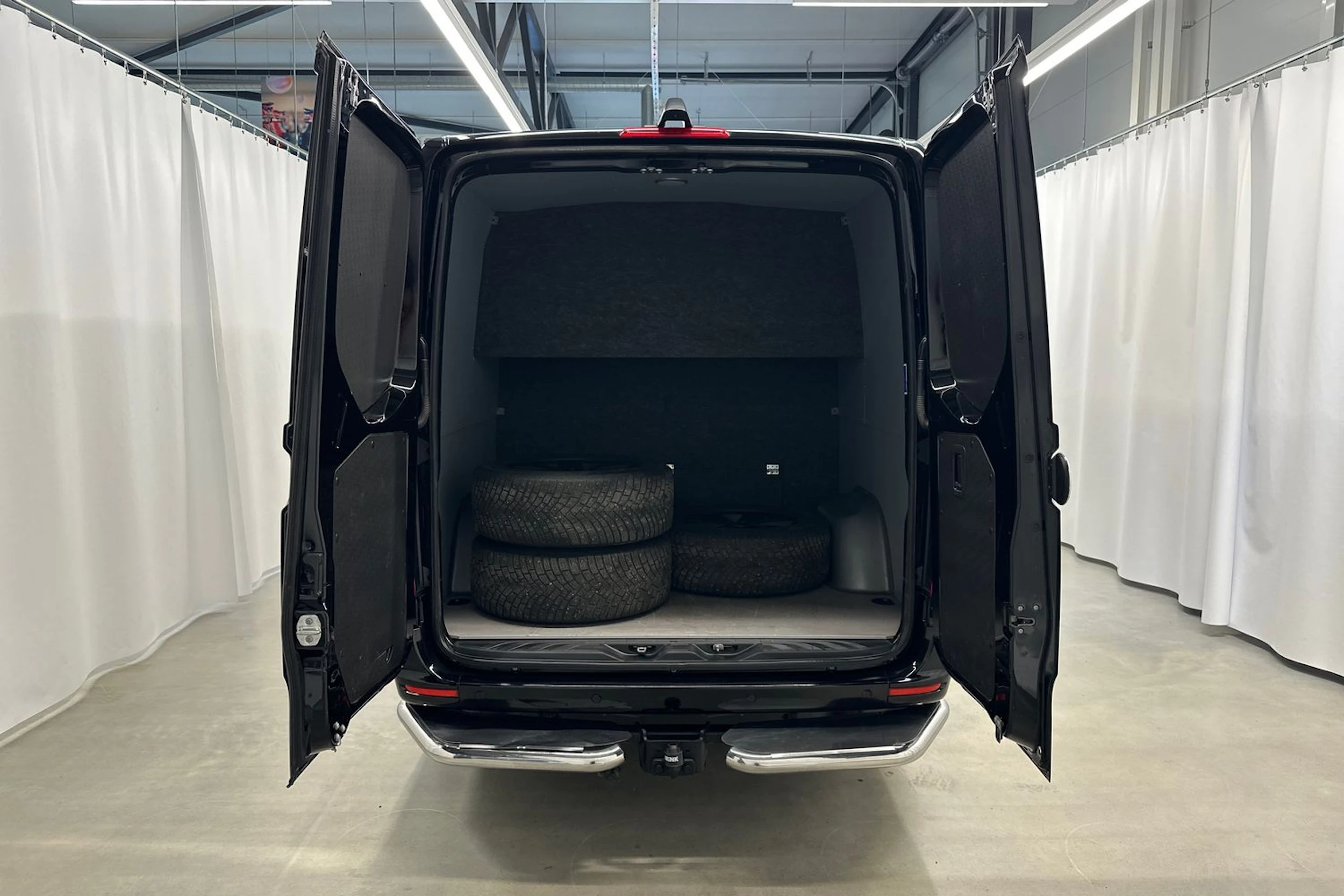 musta Mercedes-Benz Sprinter 2021 kuva 34.